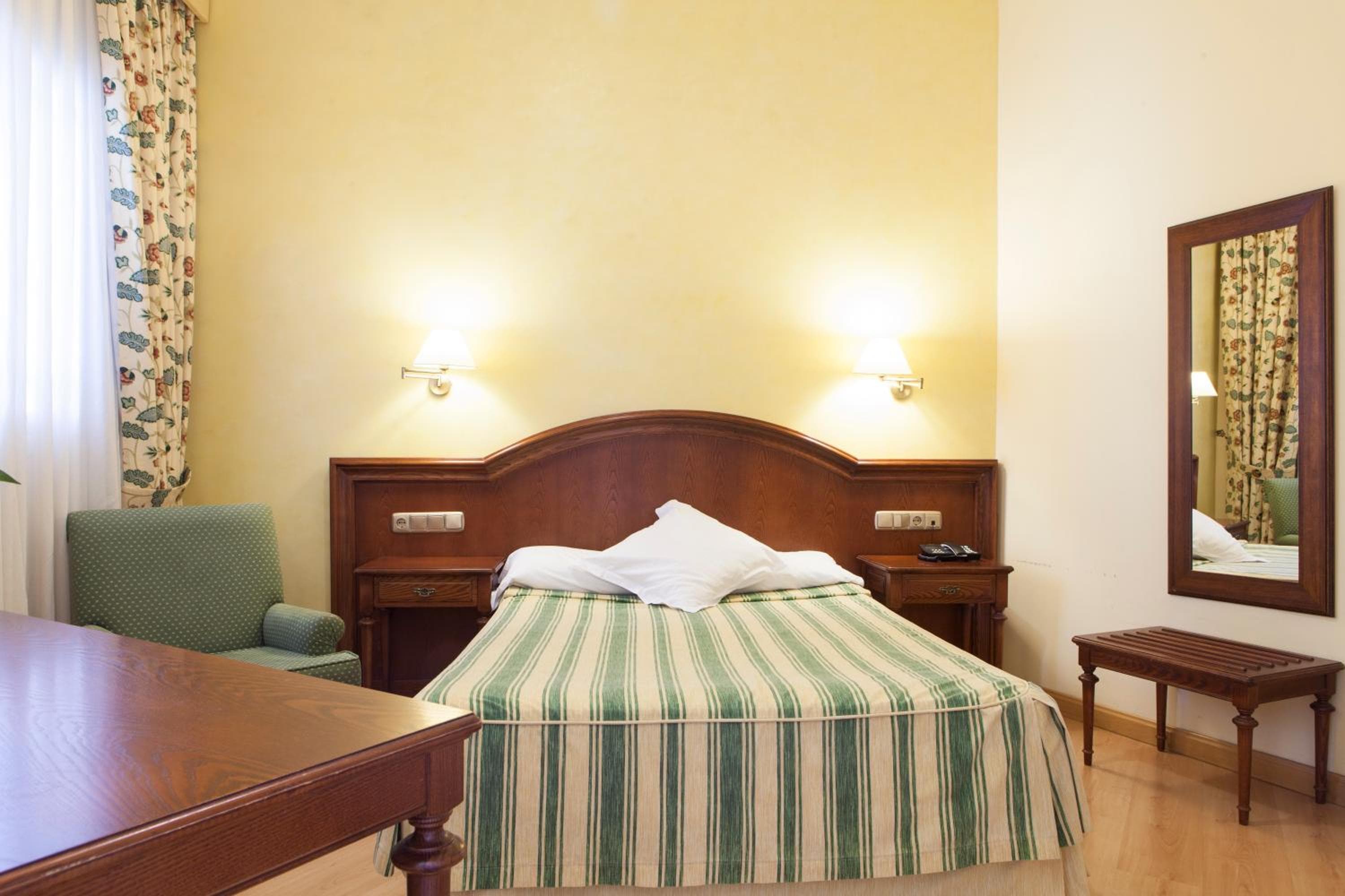 Hotel Cervantes — 23