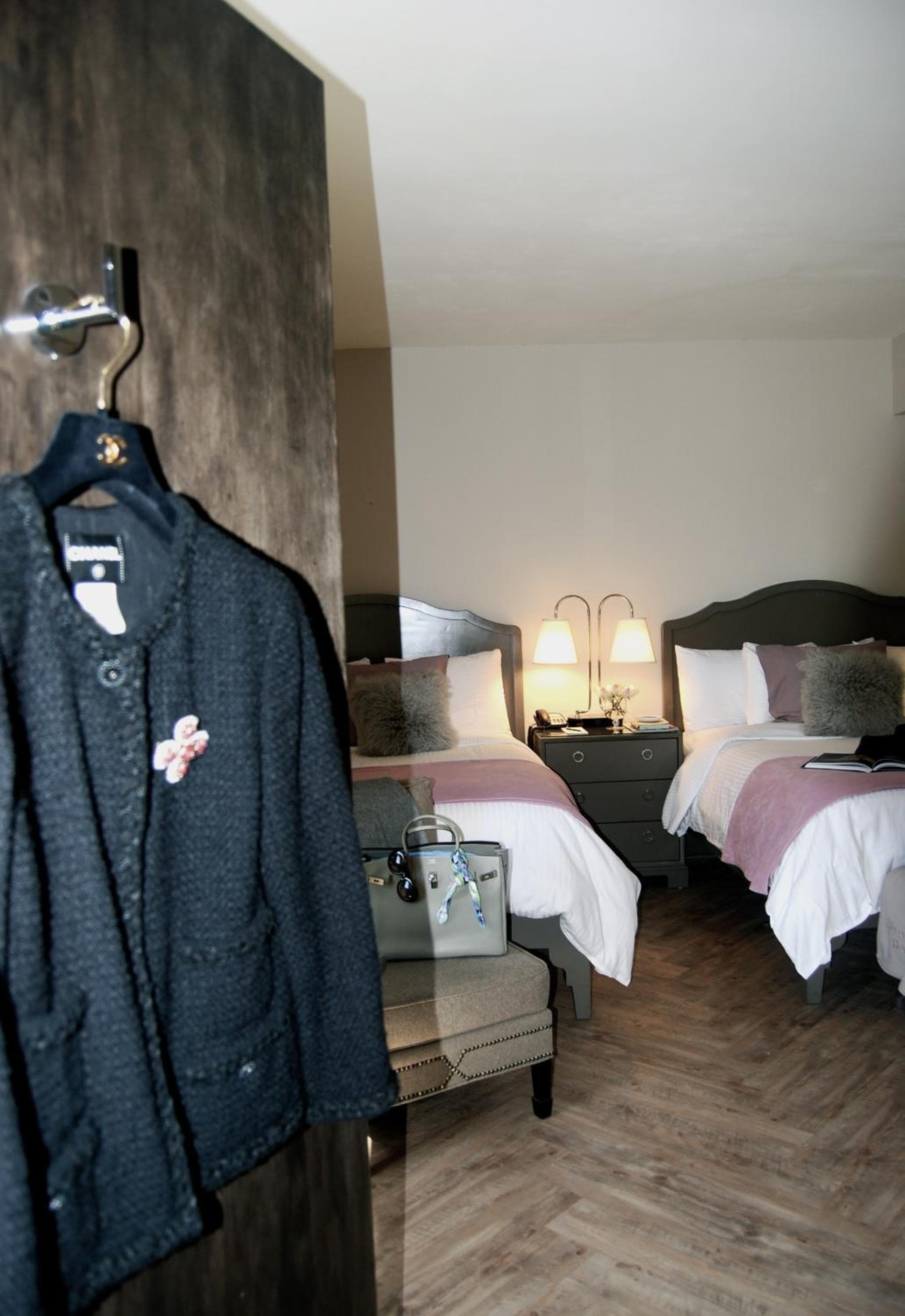 Hollywood Hotel — 22
