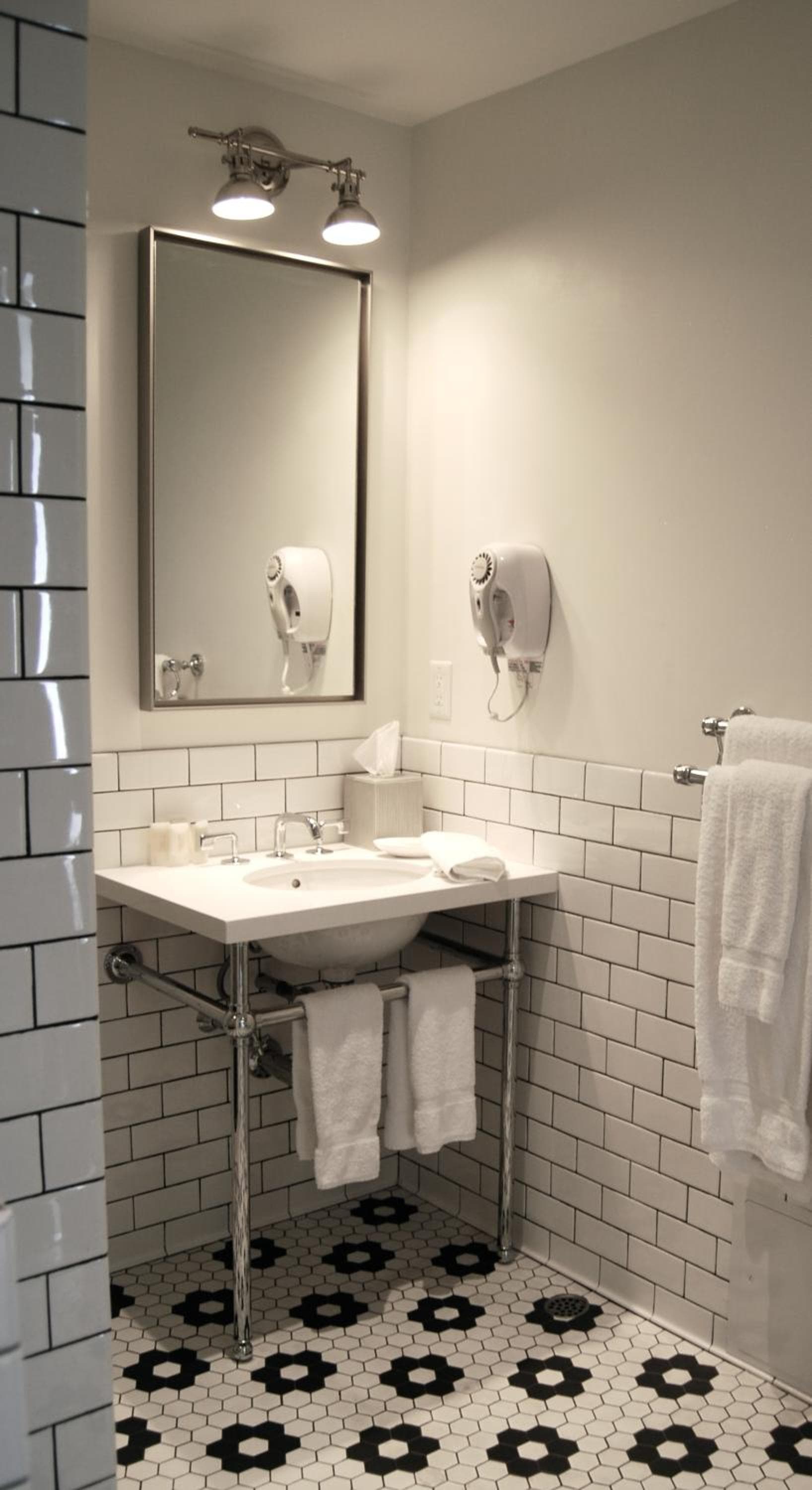 Hollywood Hotel — 16