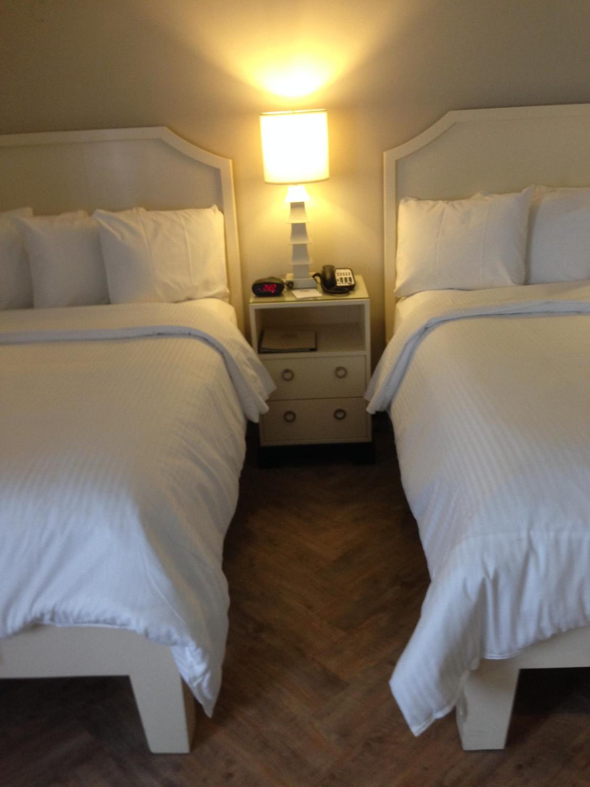 Hollywood Hotel — 28