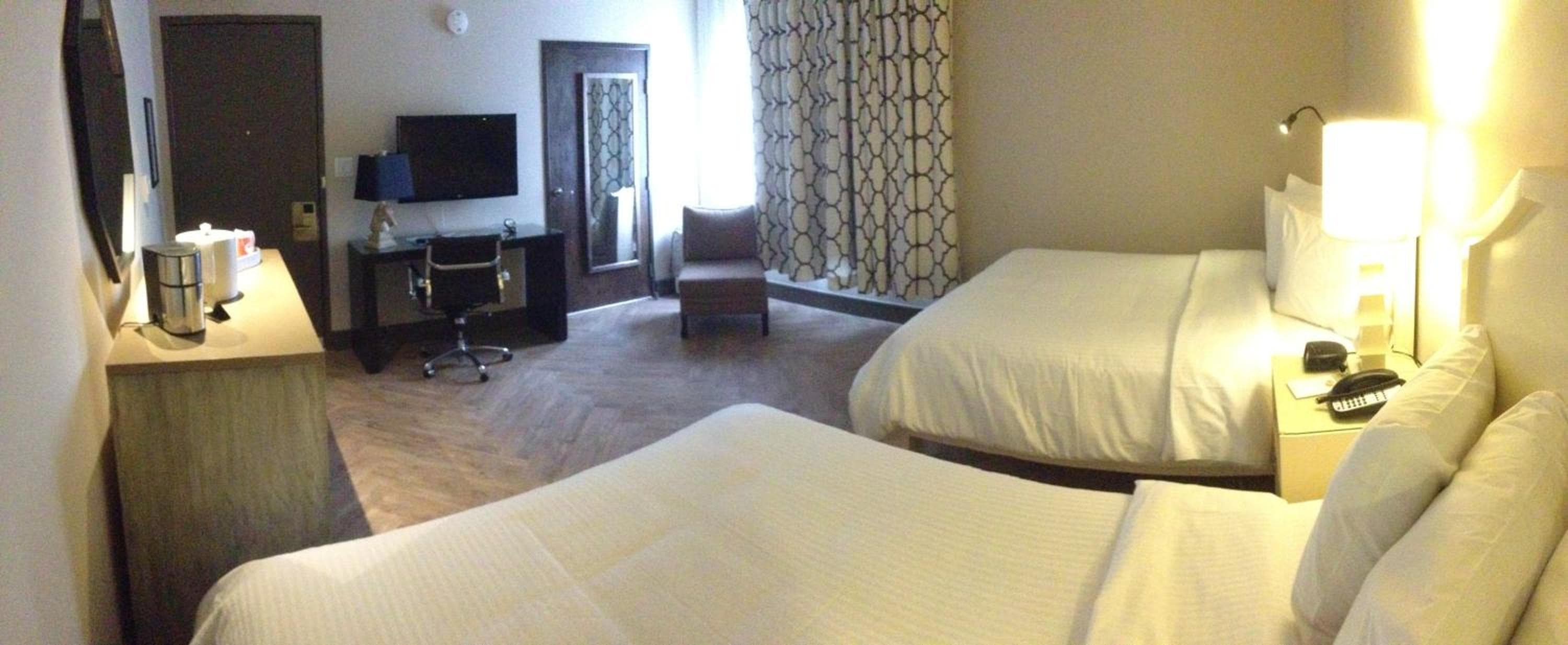 Hollywood Hotel — 30