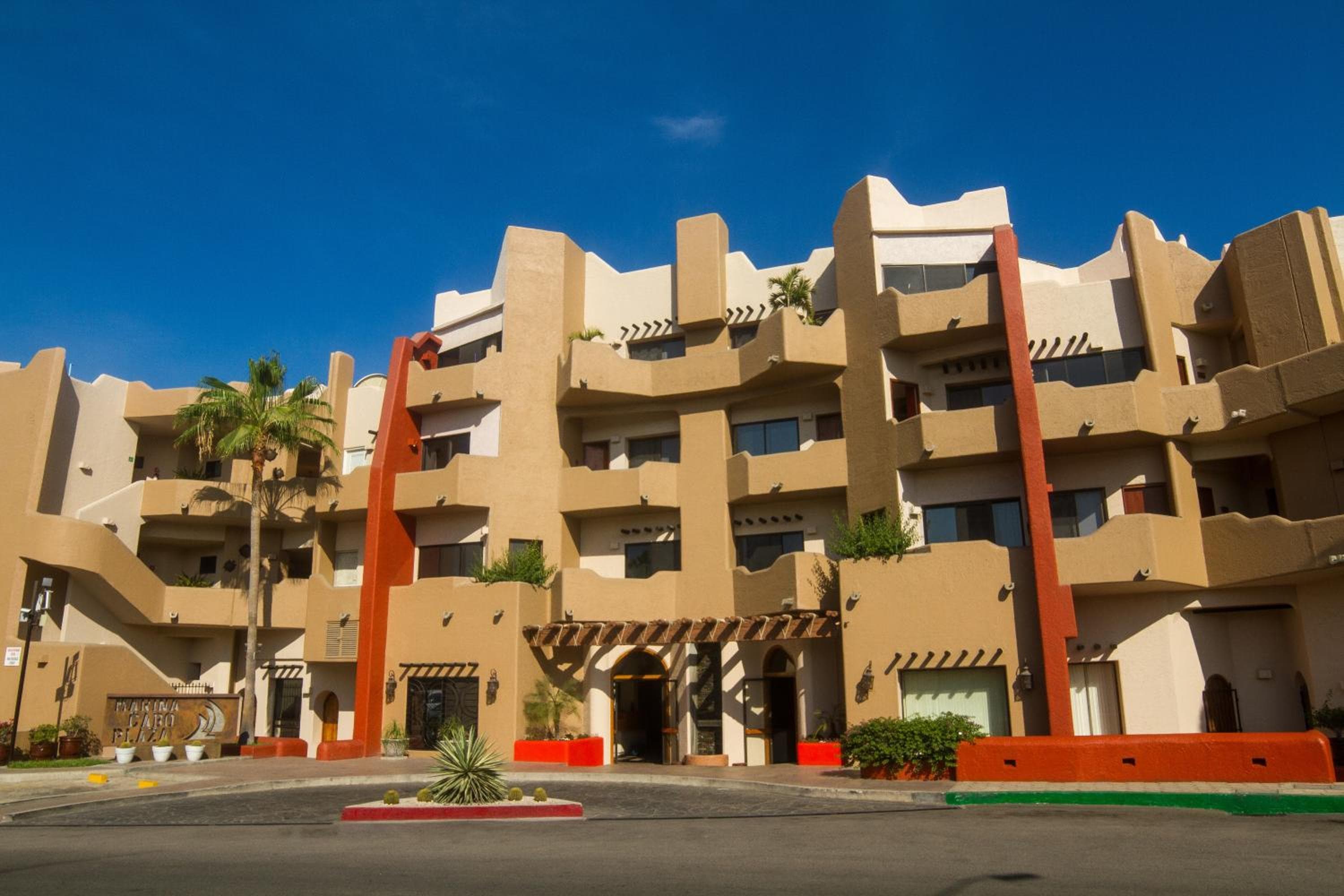 Marina Cabo Plaza Town & Beach condomini — 1
