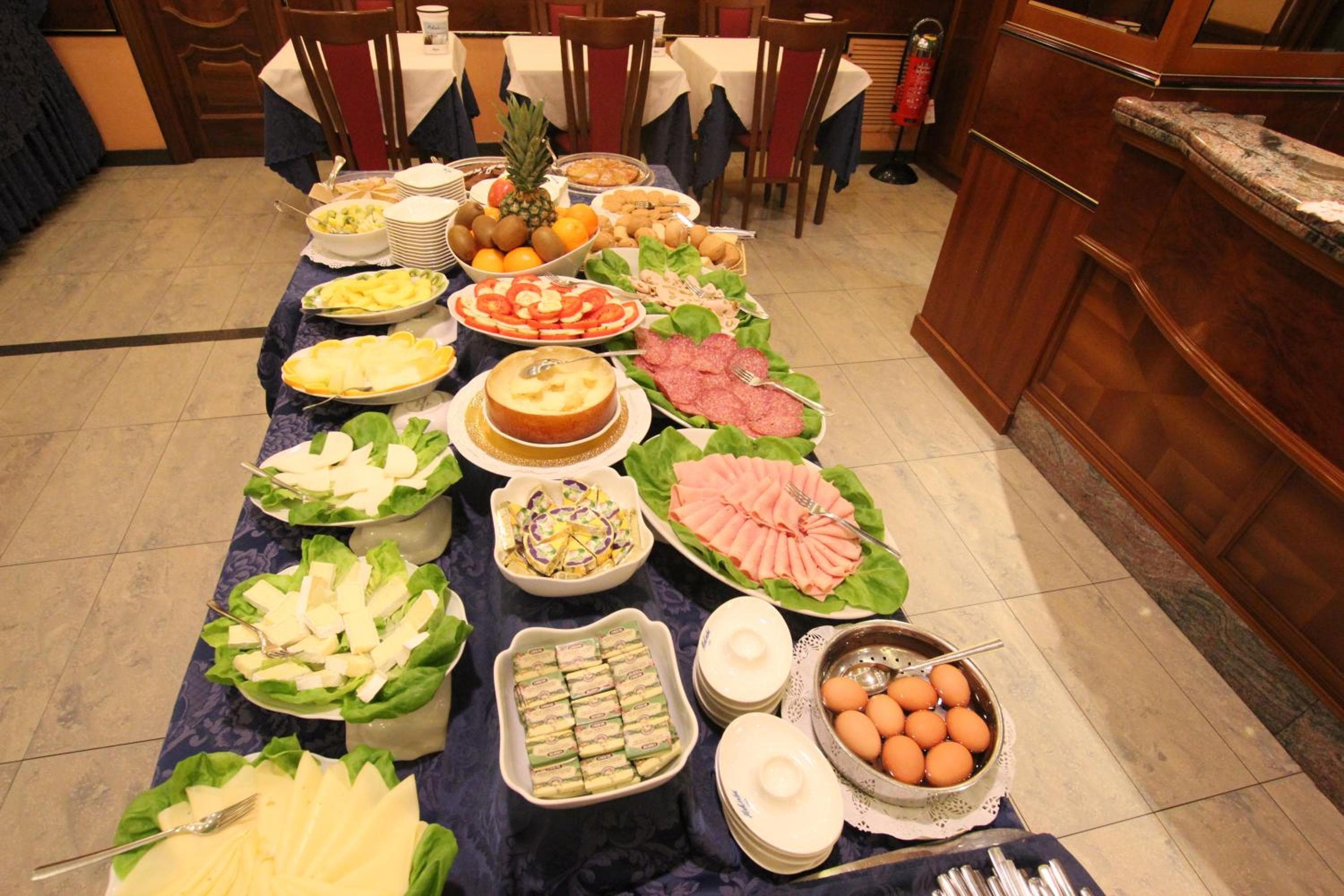 Mokinba Hotels King — 30