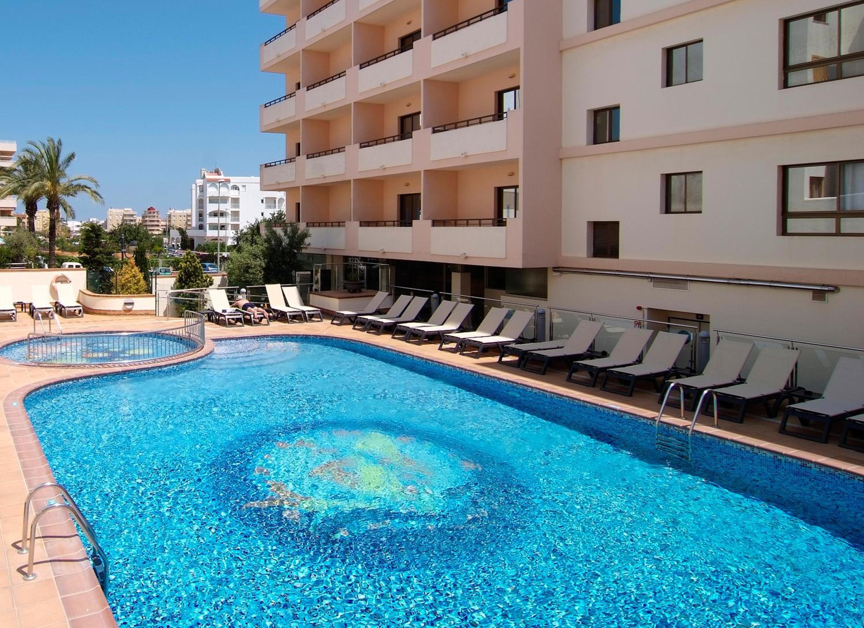 Visita l'Hotel La Cala — 25