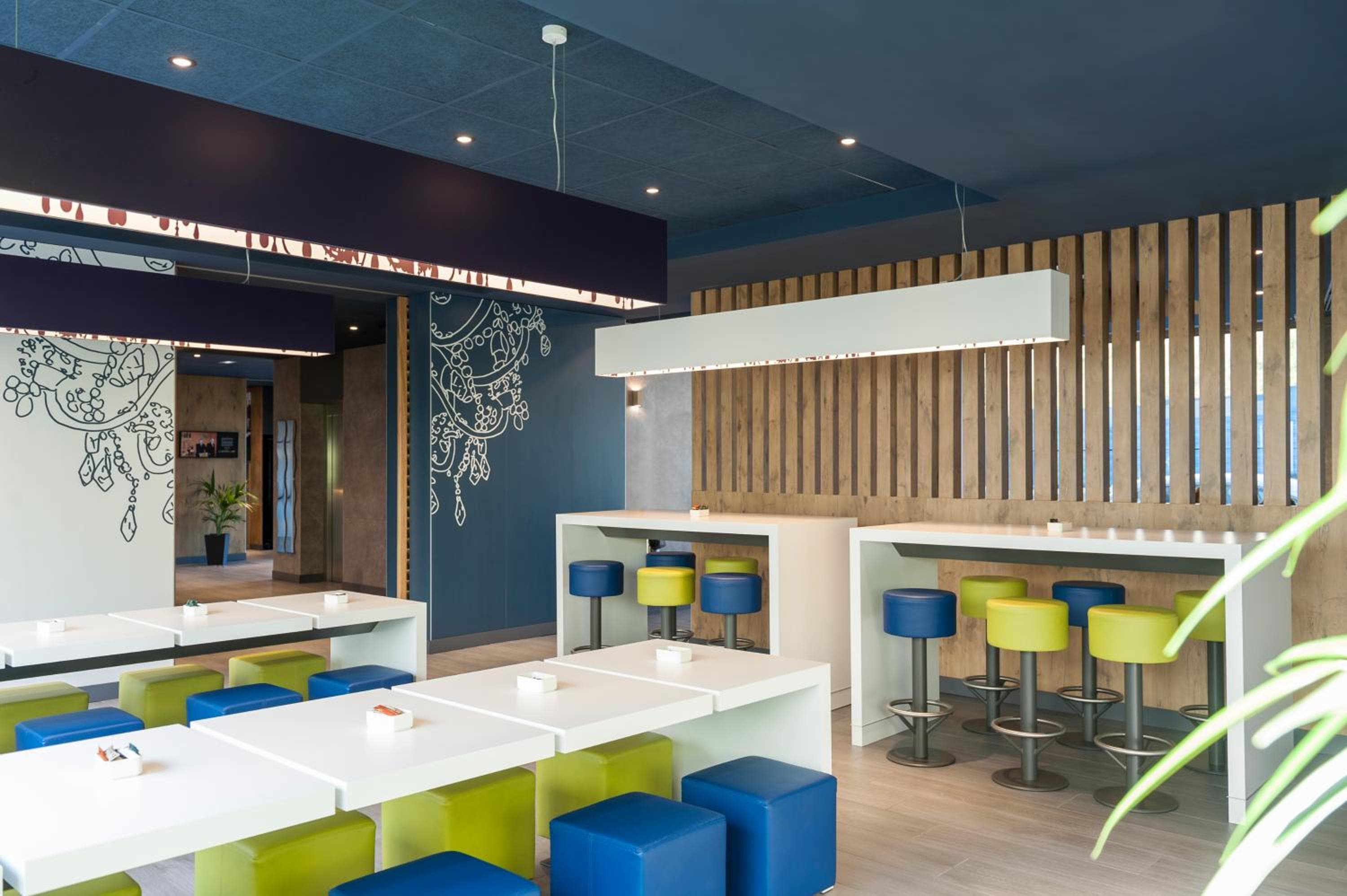 Ibis Budget Málaga Aeropuerto Avenida de Velazquez — 18