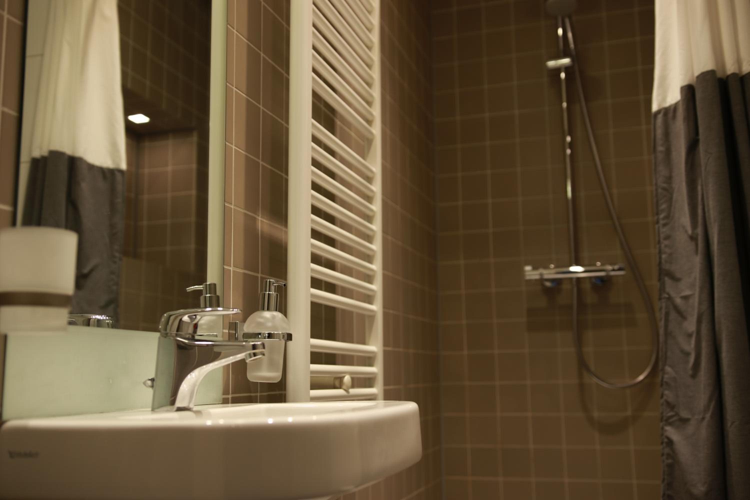 Amsterdam Canal Hotel — 14