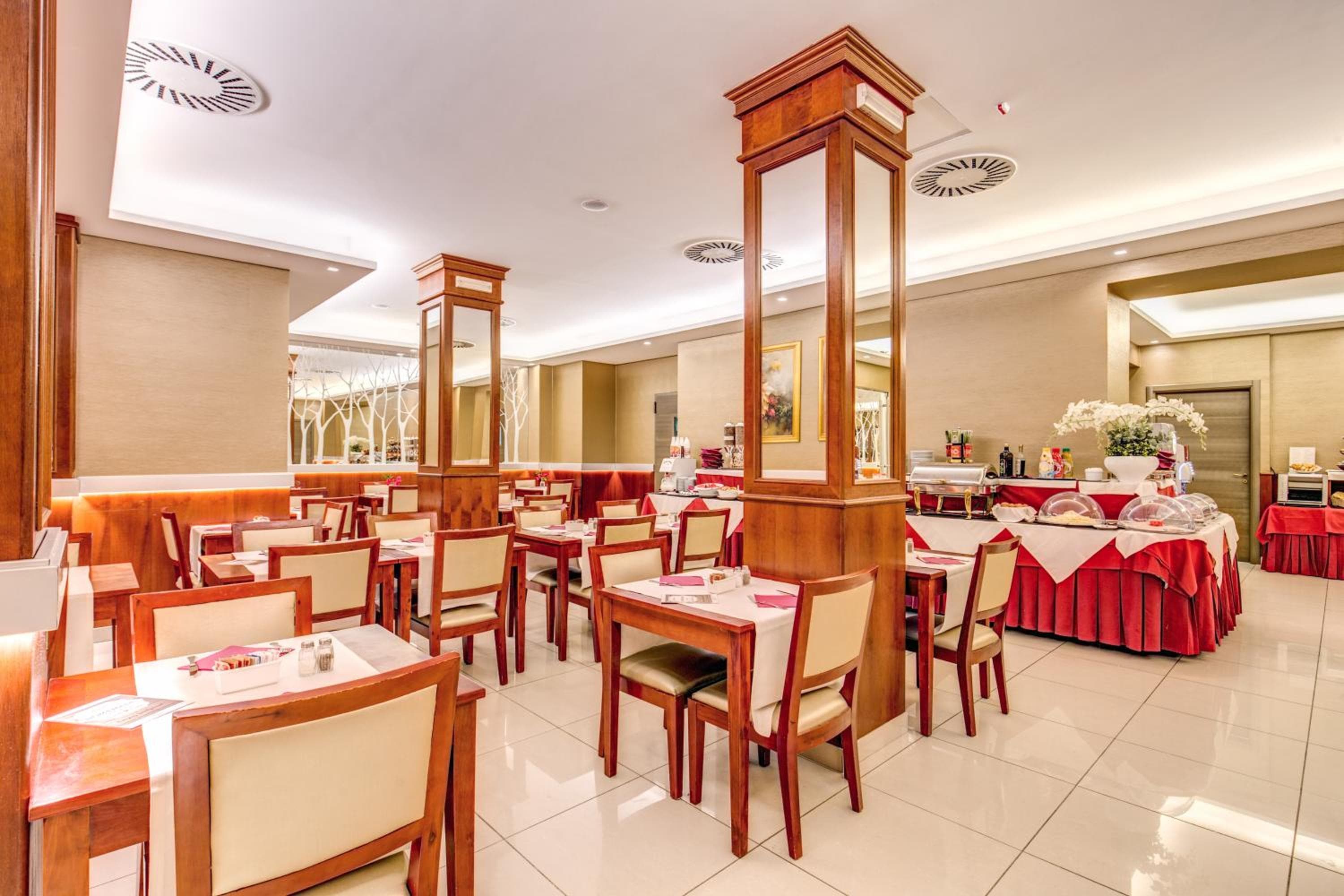 Augusta Lucilla Palace hotel, Via Massimo D'Azeglio 24, Rome, Italy — photo 4