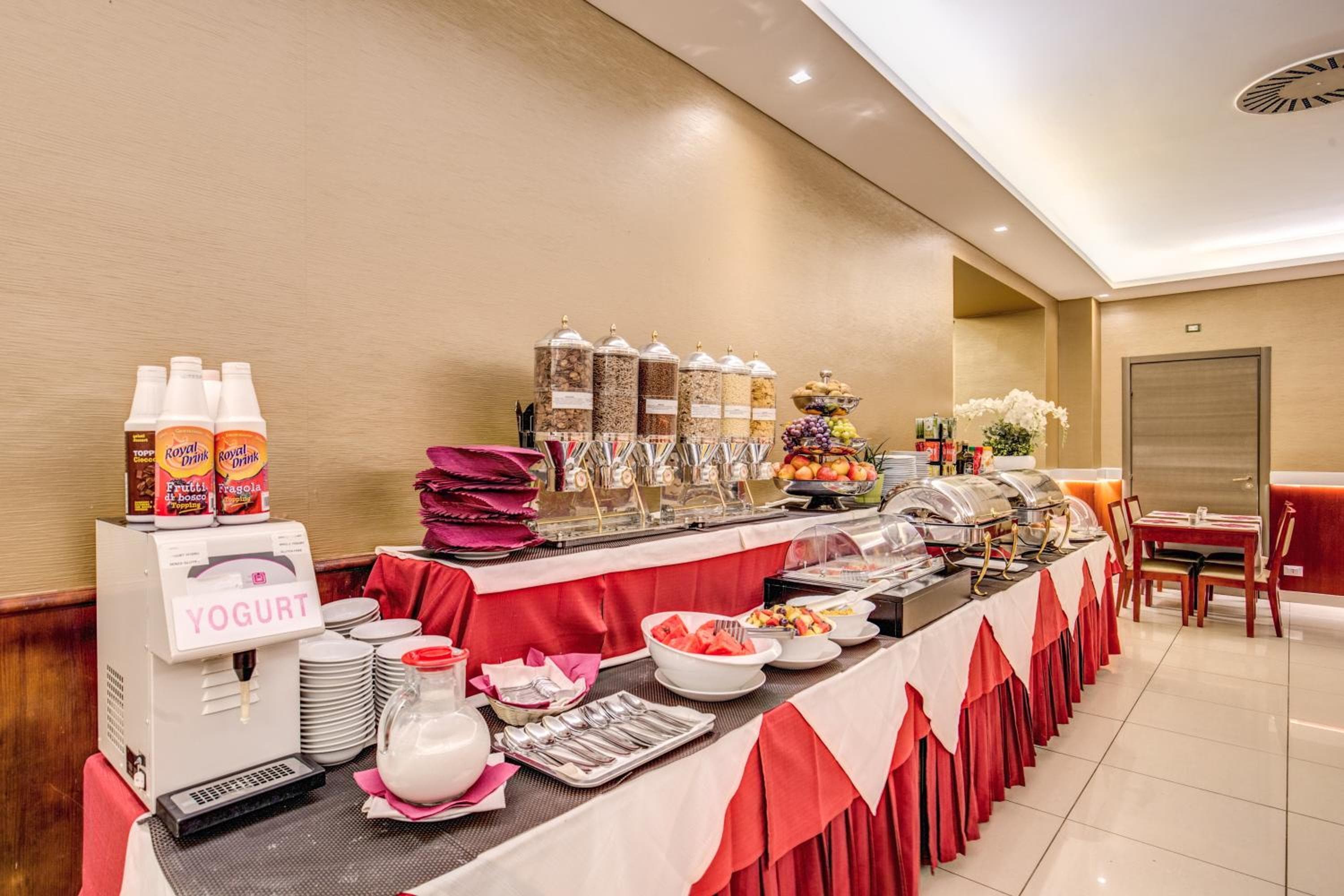 Augusta Lucilla Palace hotel, Via Massimo D'Azeglio 24, Rome, Italy — photo 3