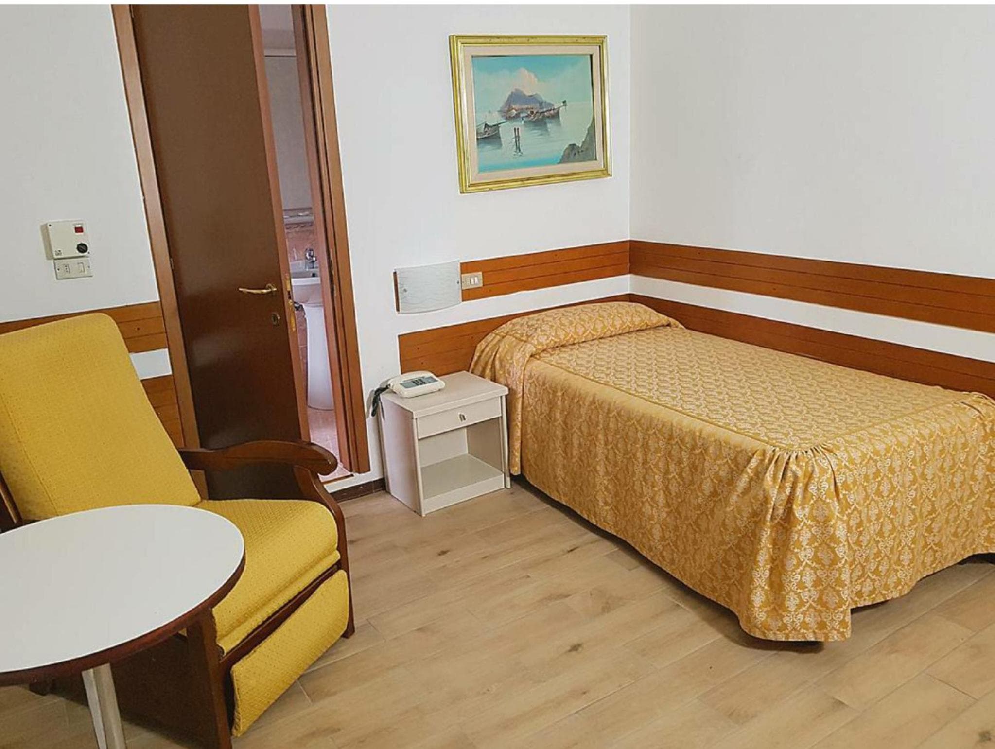 Pequeño hotel — 12