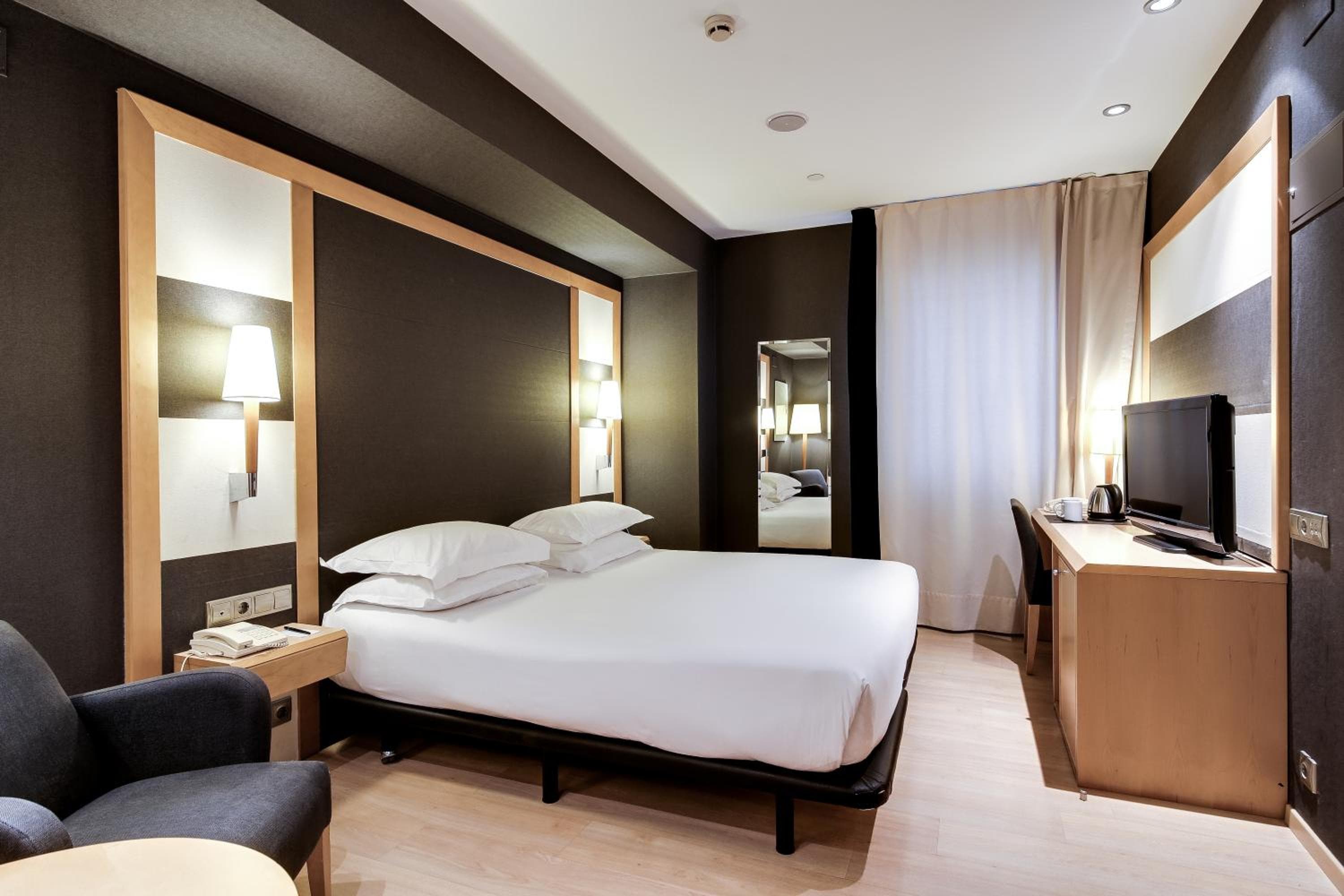 Hotel Barcelona Universal — 26