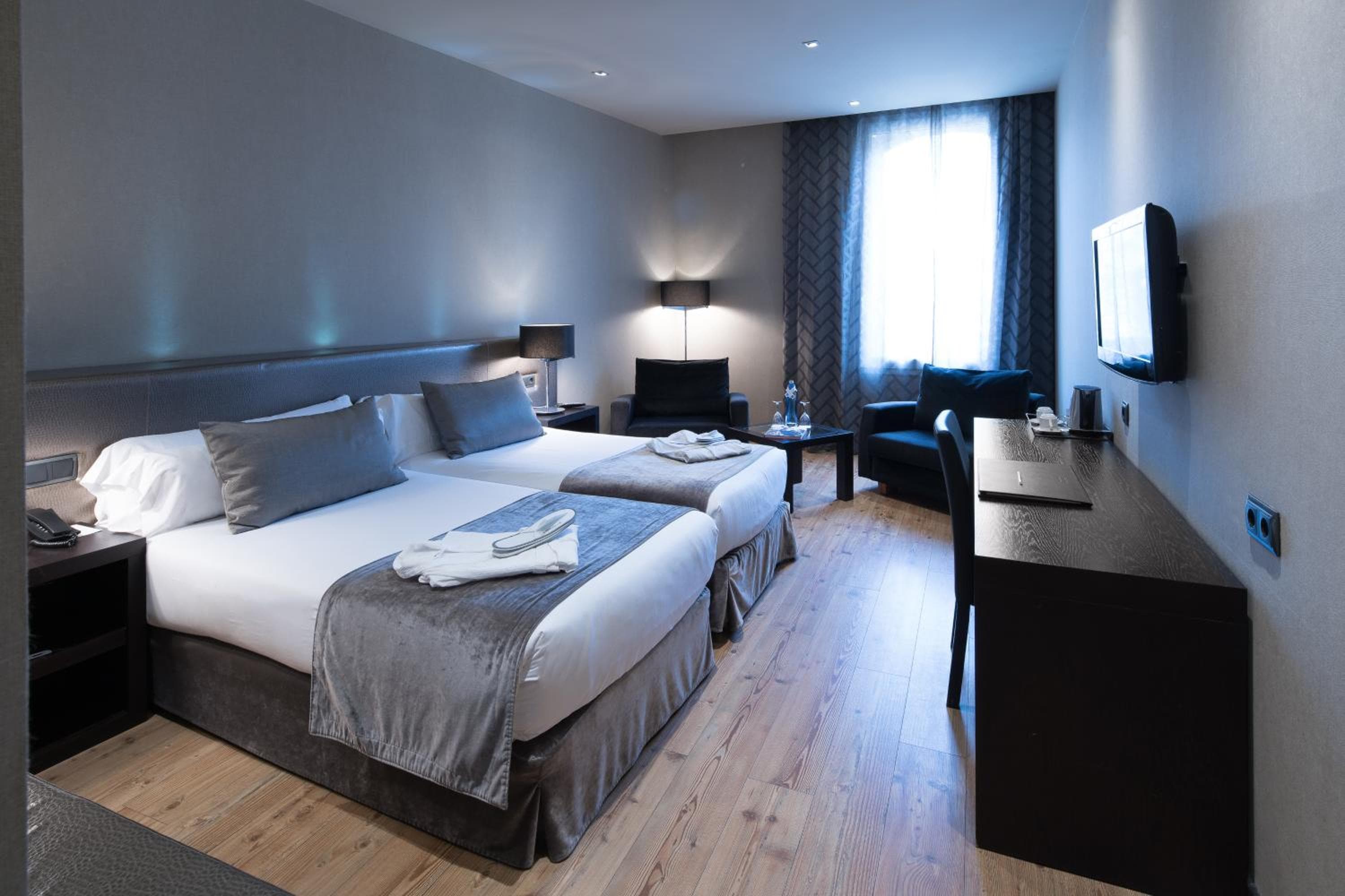 Catalonia Portal de l'Angel — 16