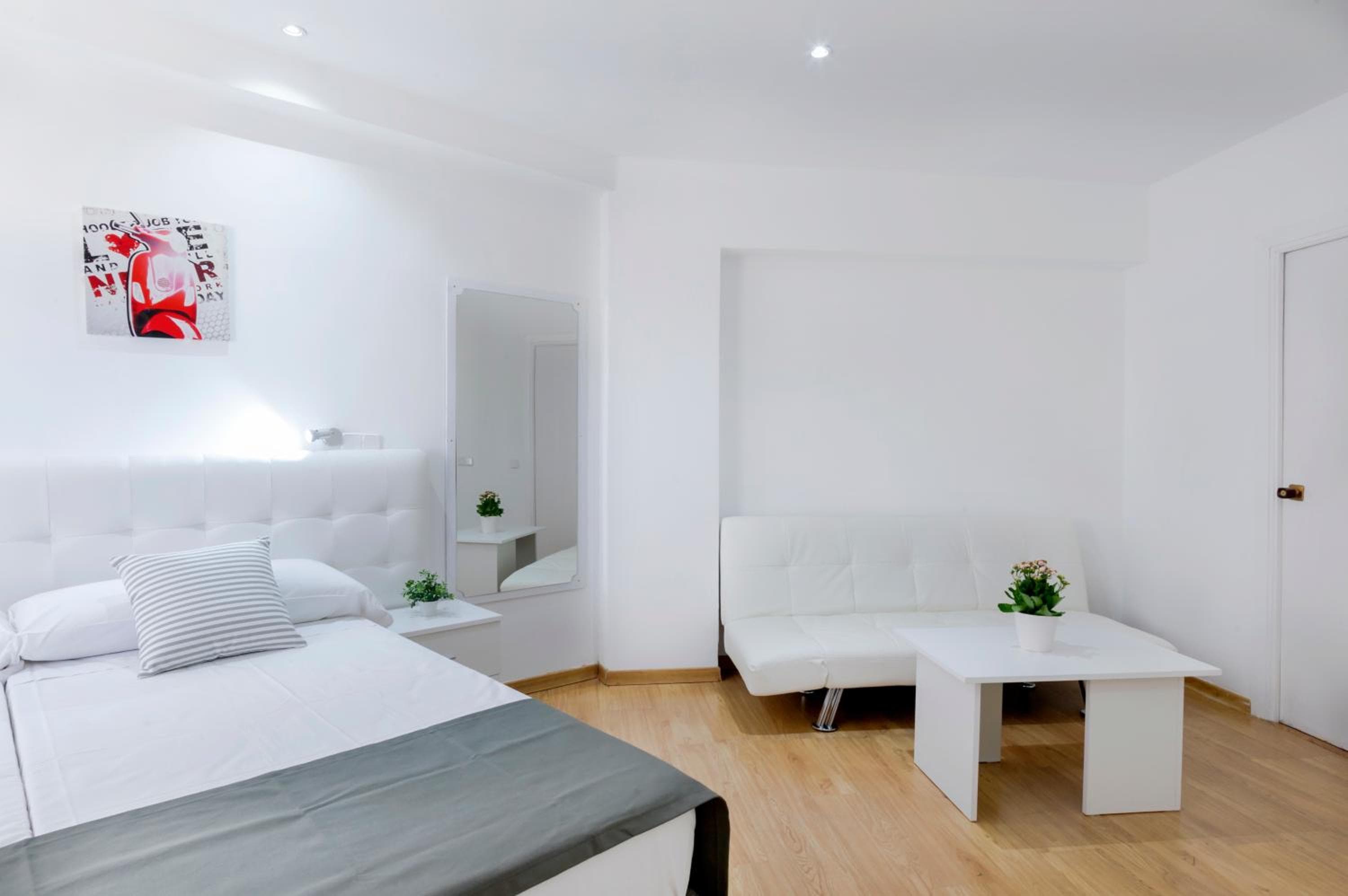 Boutique Urban Madrid Génova — 15