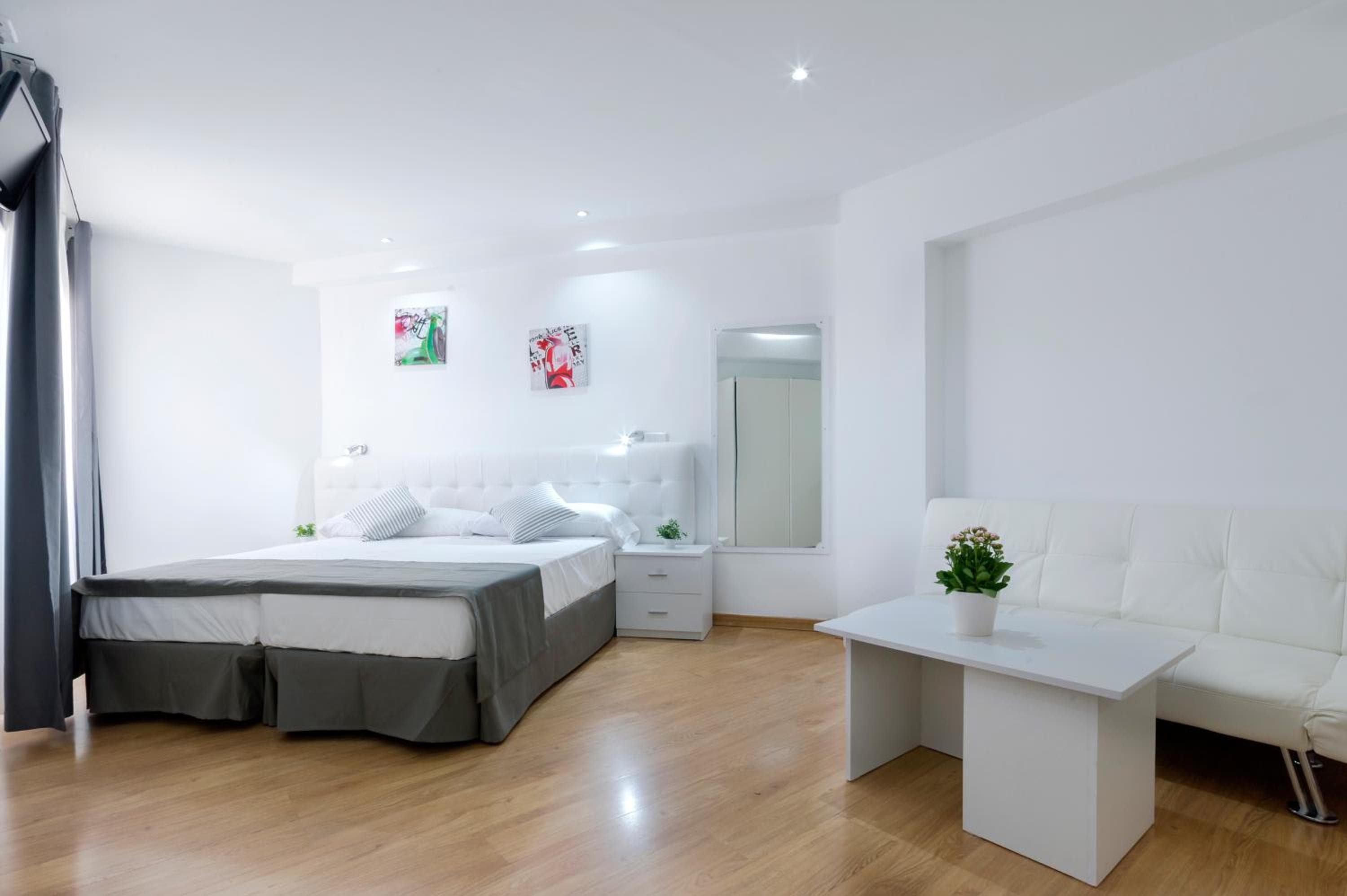 Boutique Urban Madrid Génova — 21