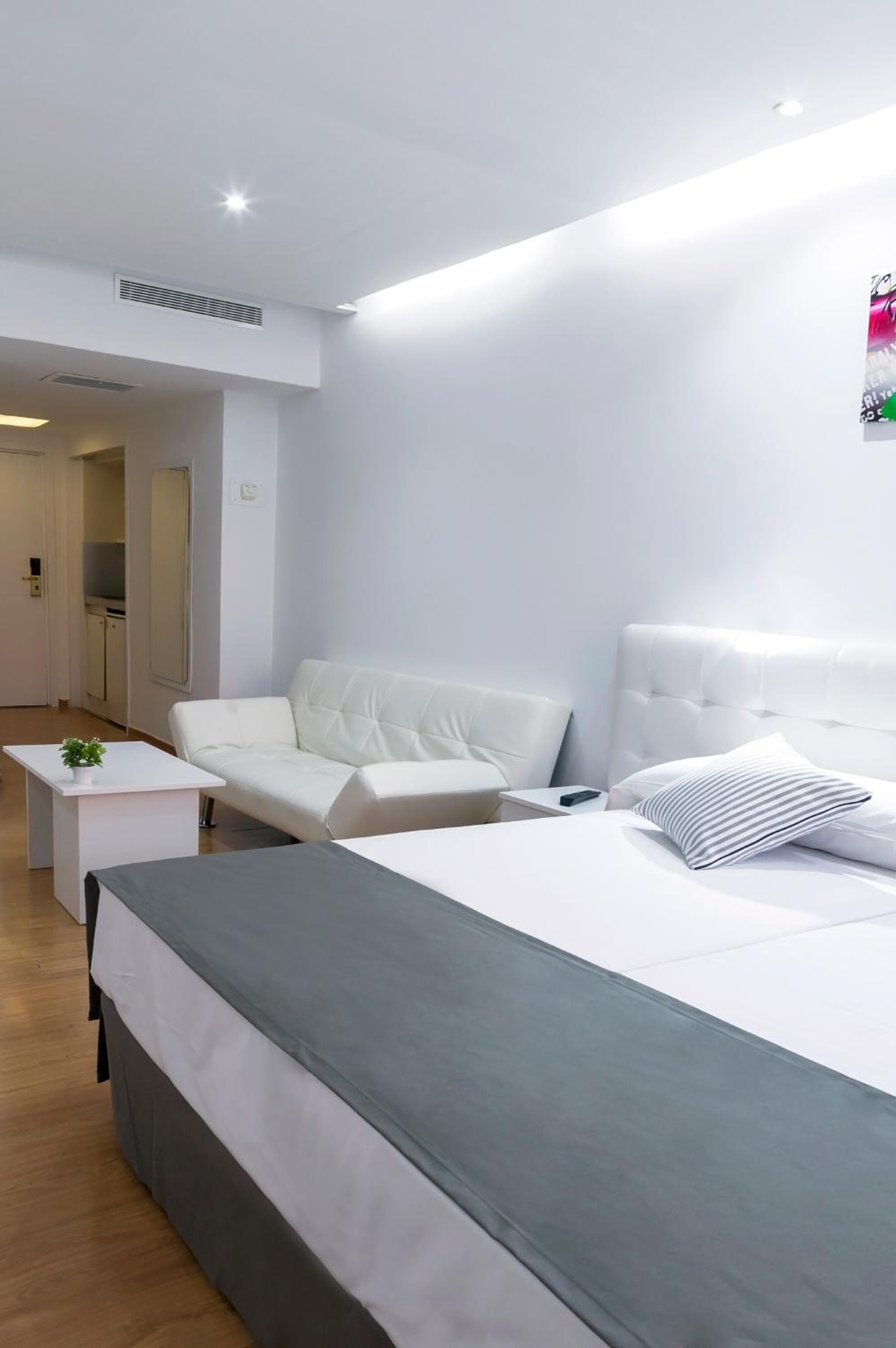 Boutique Urban Madrid Génova — 14