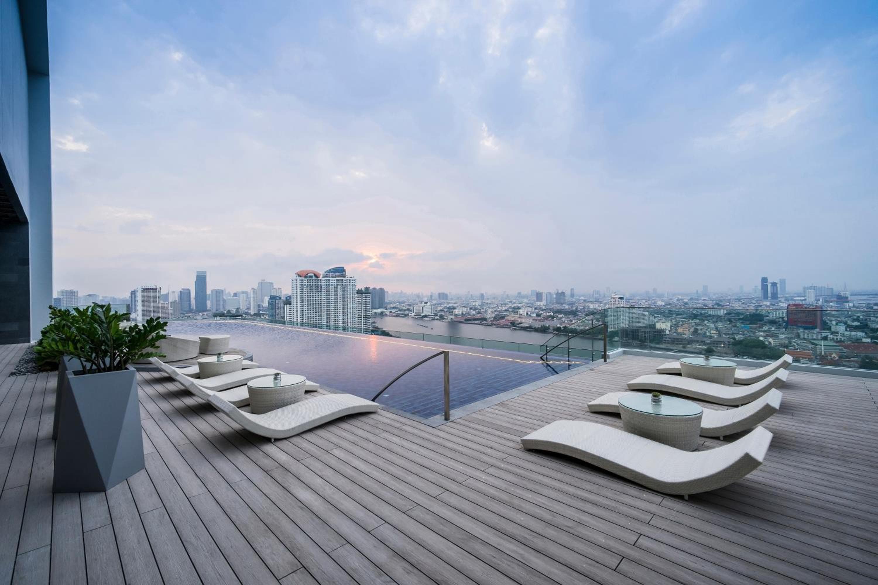 Avani Plus Riverside Bangkok Hotel — 10