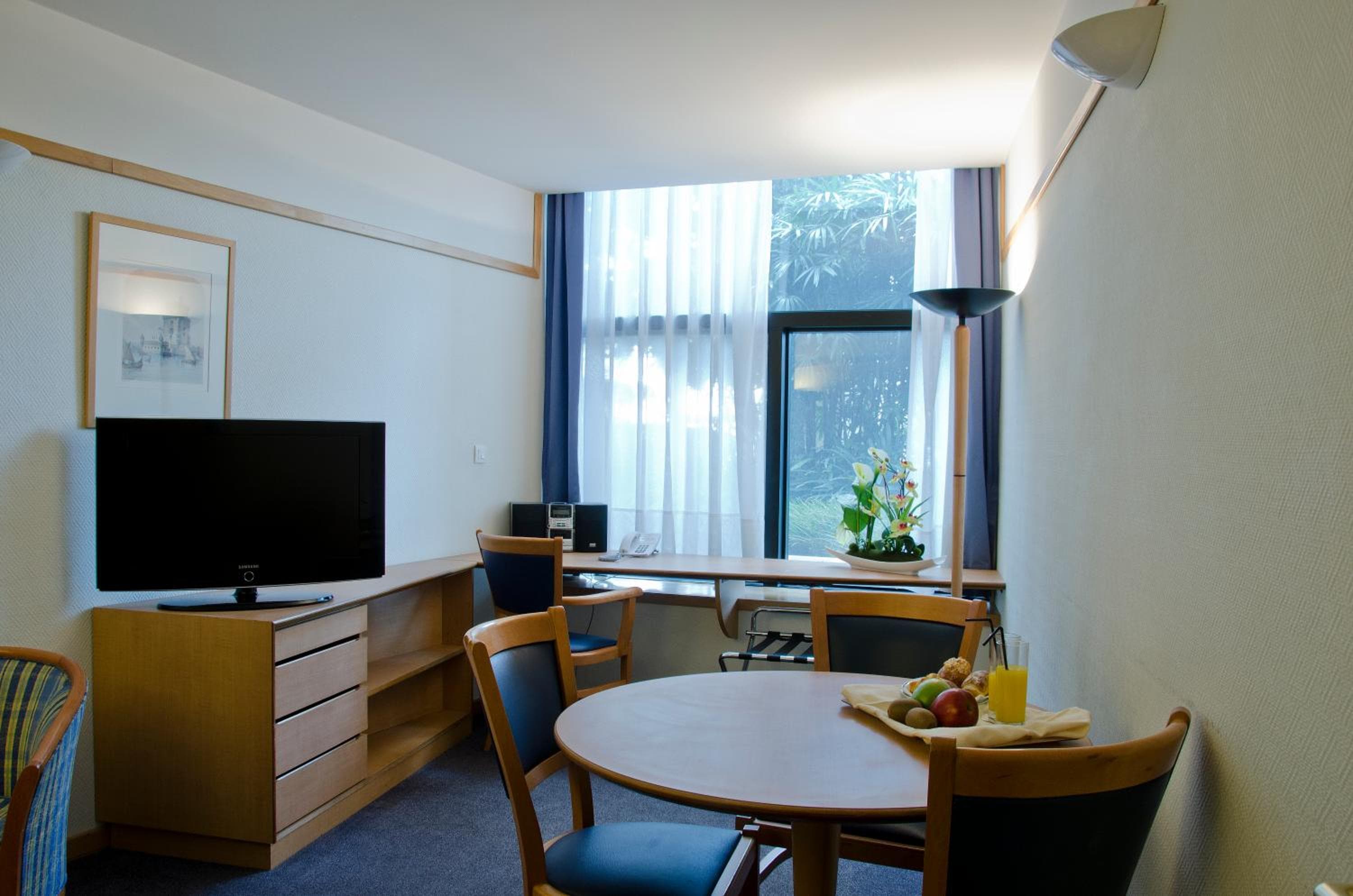Apartotel VIP Ejecutivo Edén — 24