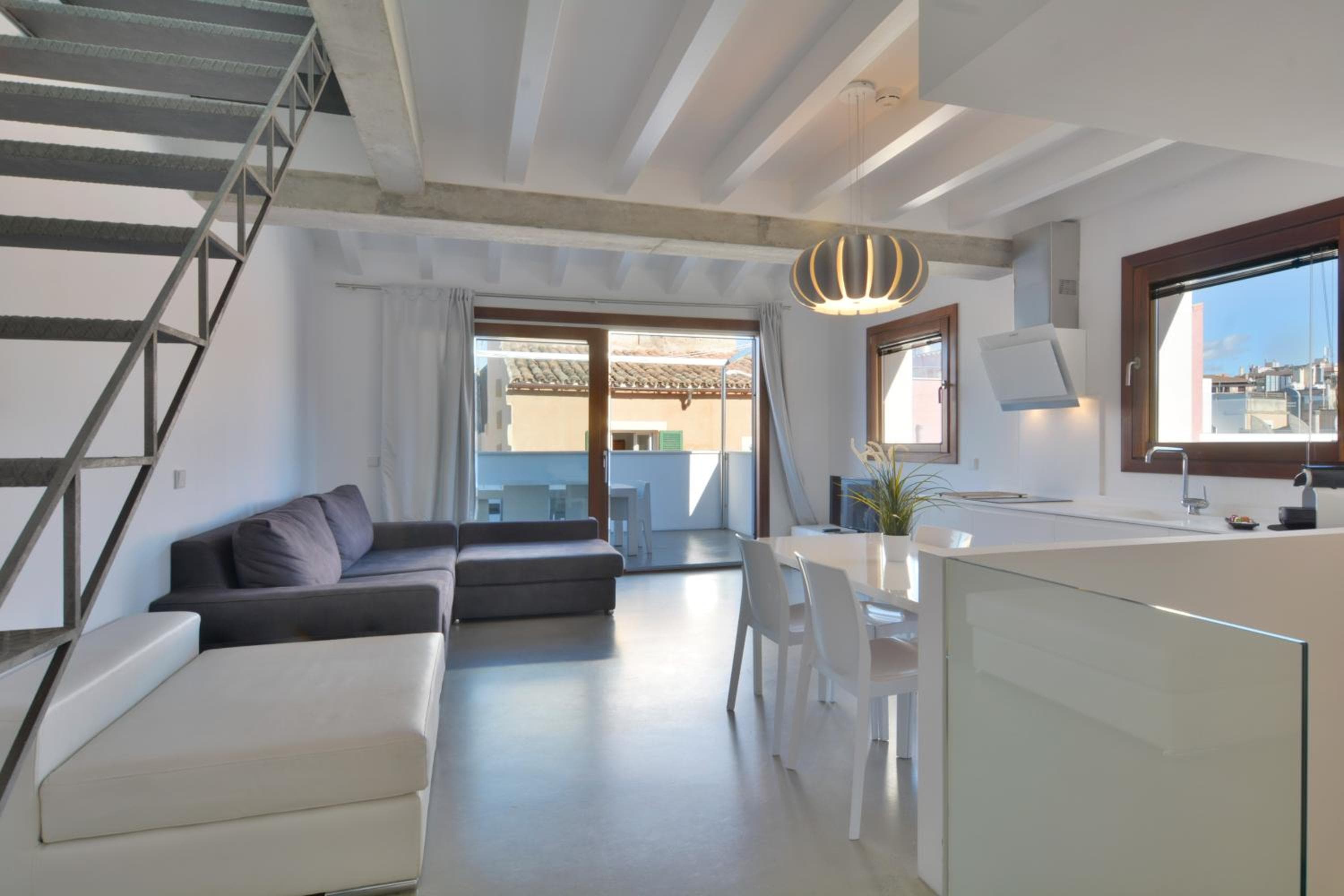 Apartamentos Lonja Suites — 1