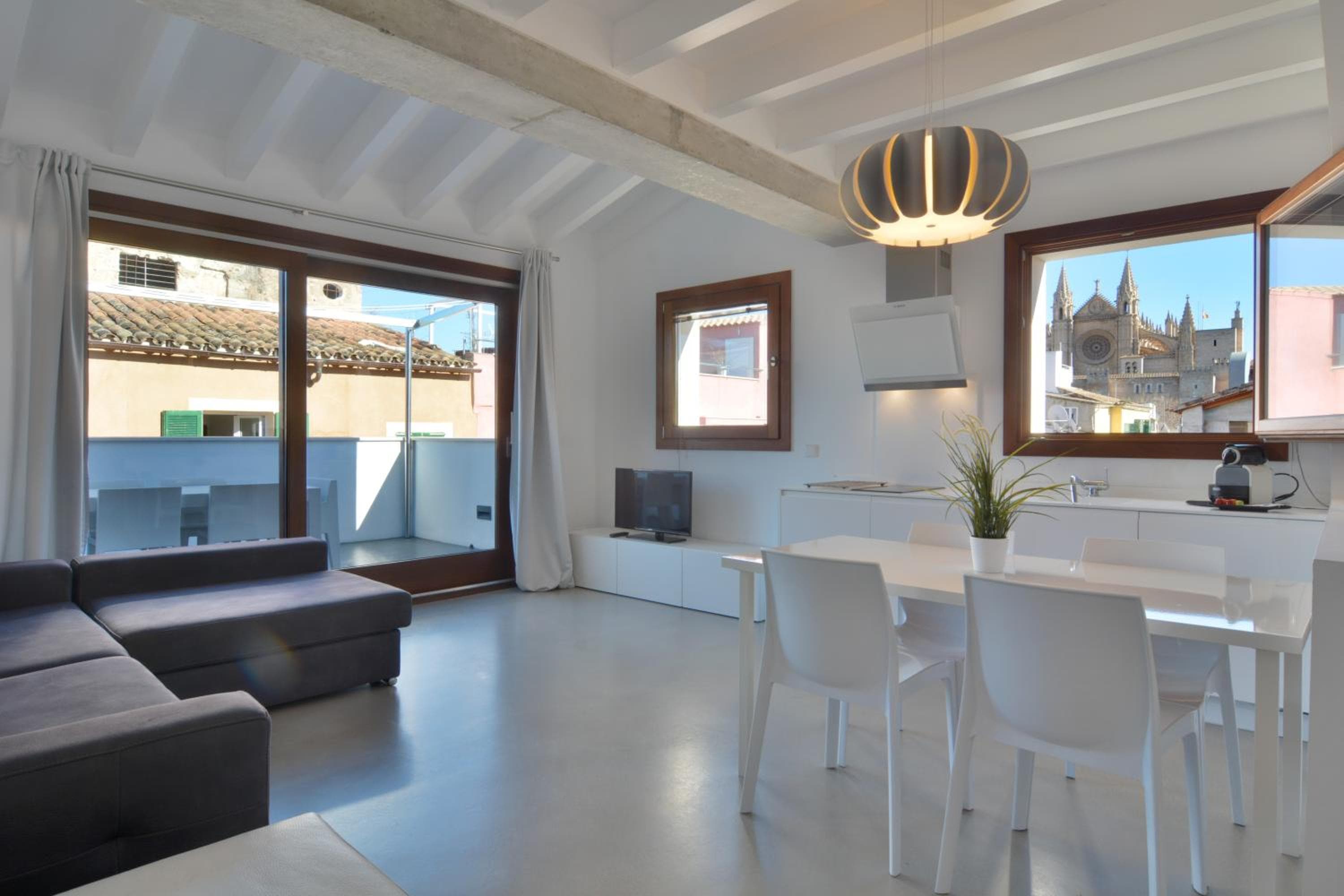 Apartamentos Lonja Suites — 29