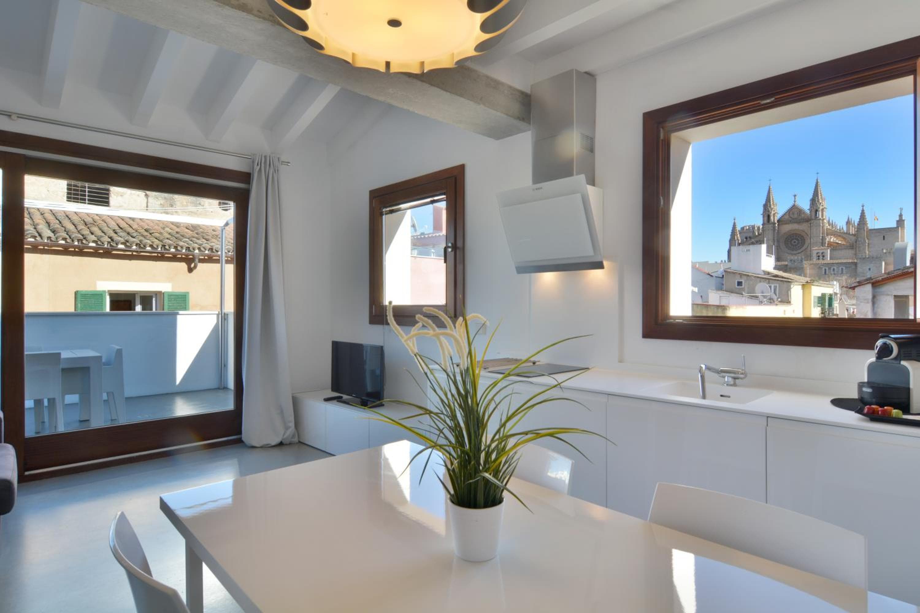 Apartamentos Lonja Suites — 28