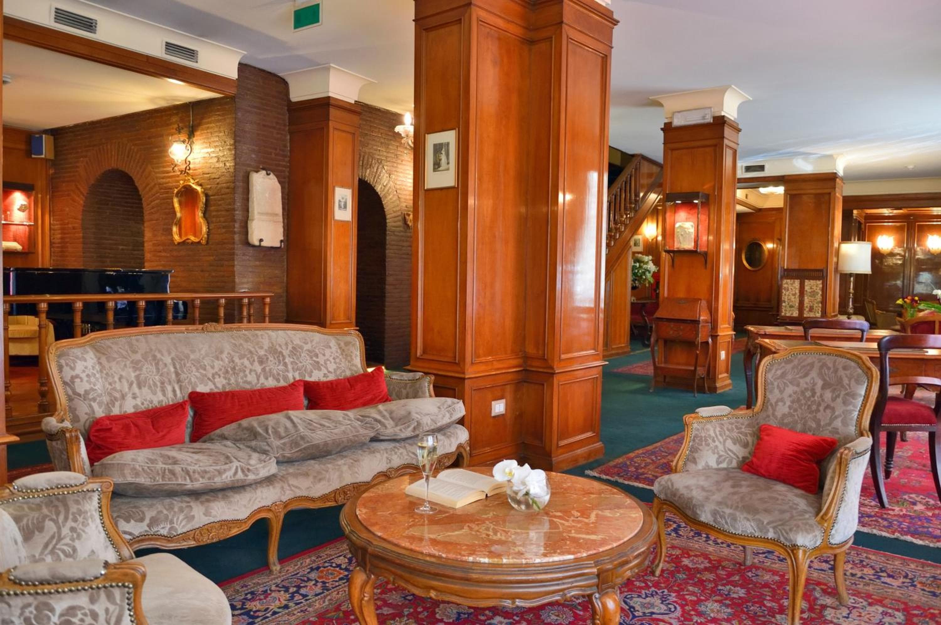 Hotel Forum — 28