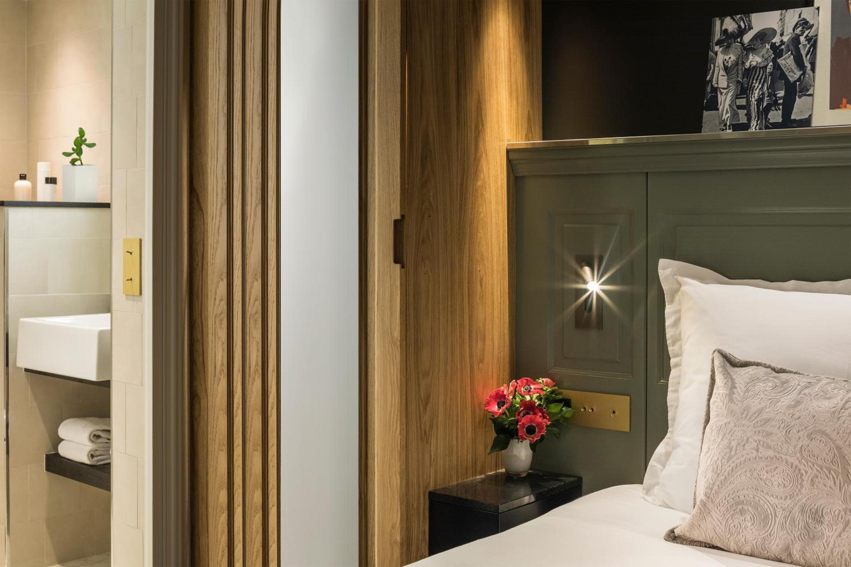 Hotel Ducs de Bourgogne — 11