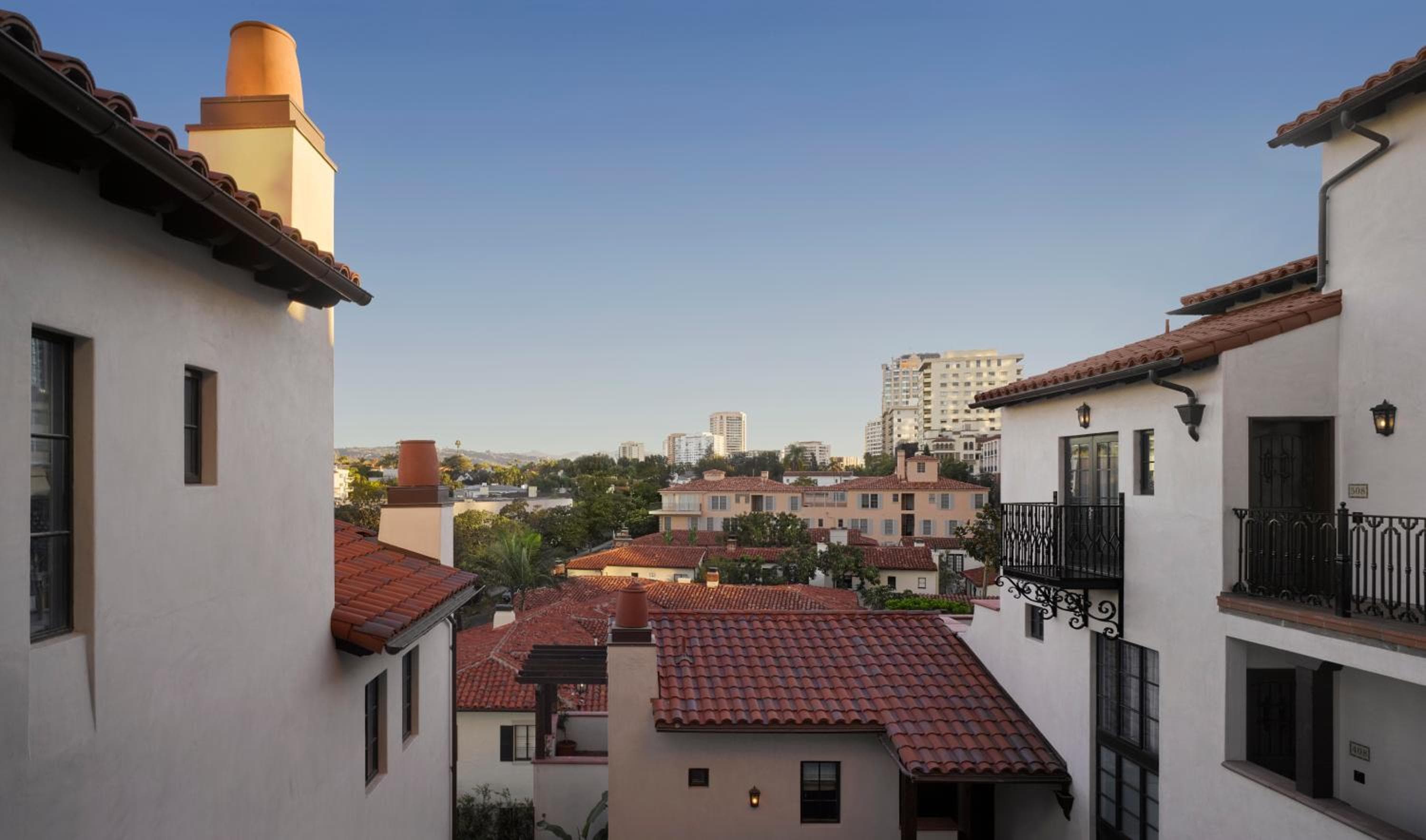 Plaza la Reina — 8