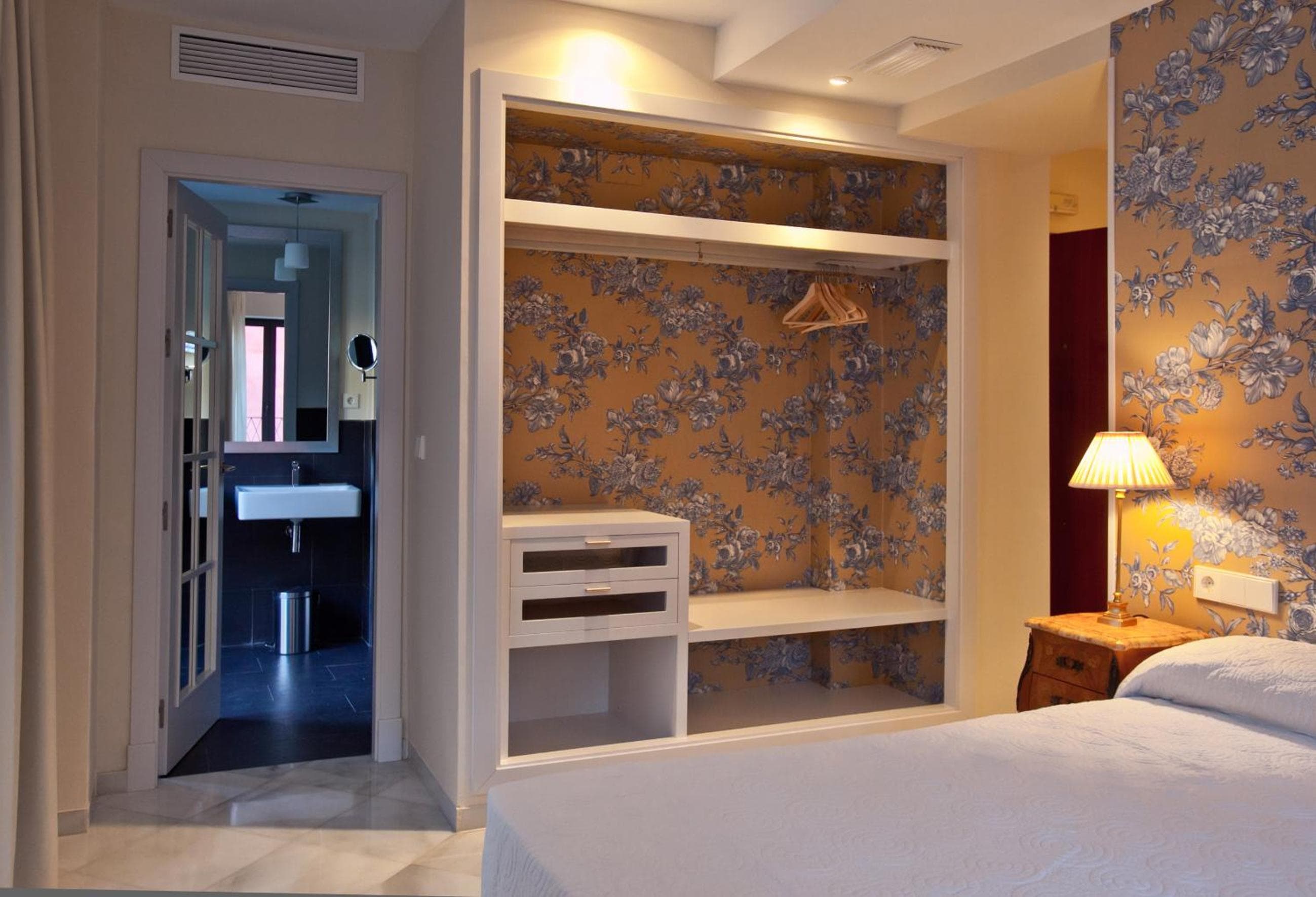 Suites Murillo Alcázar — 6