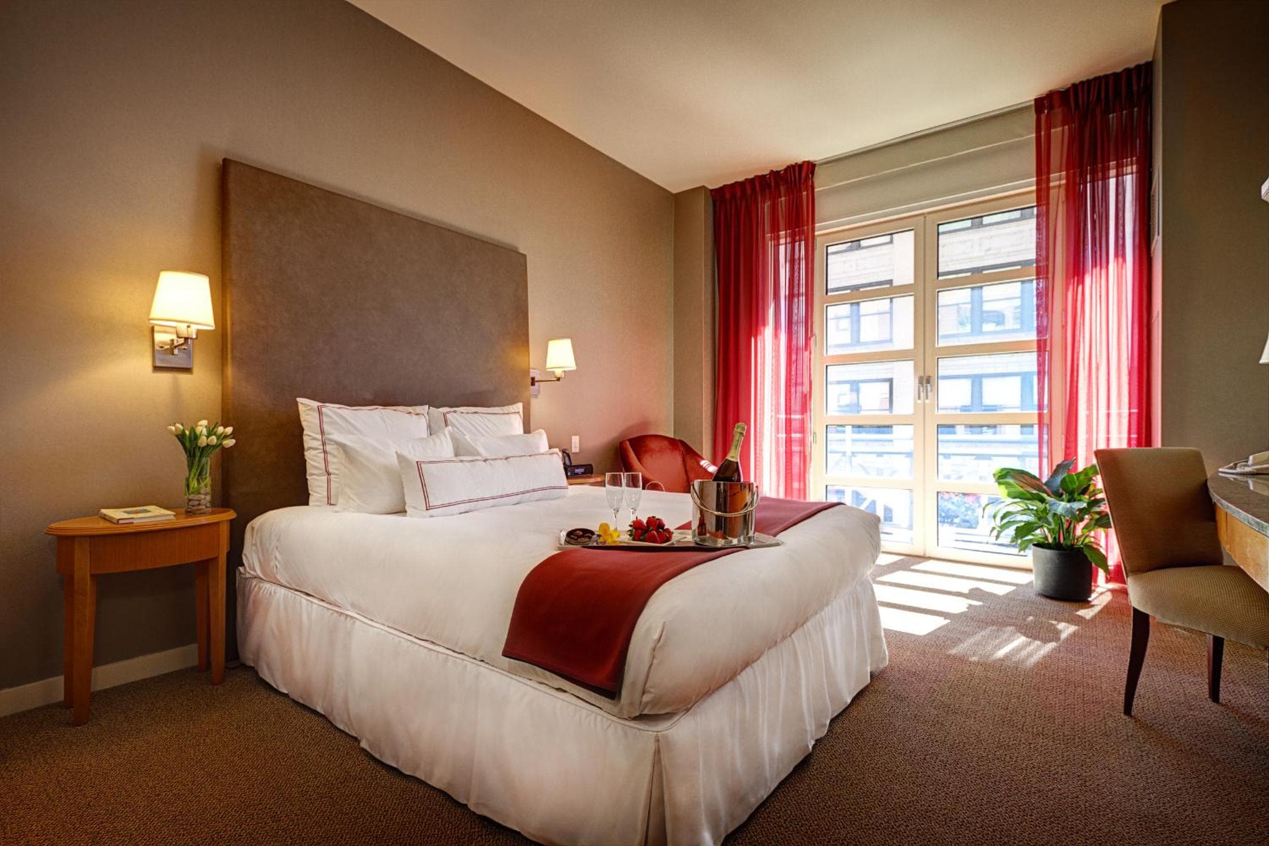 Hotel Giraffe by Library Hotel Collection — 2