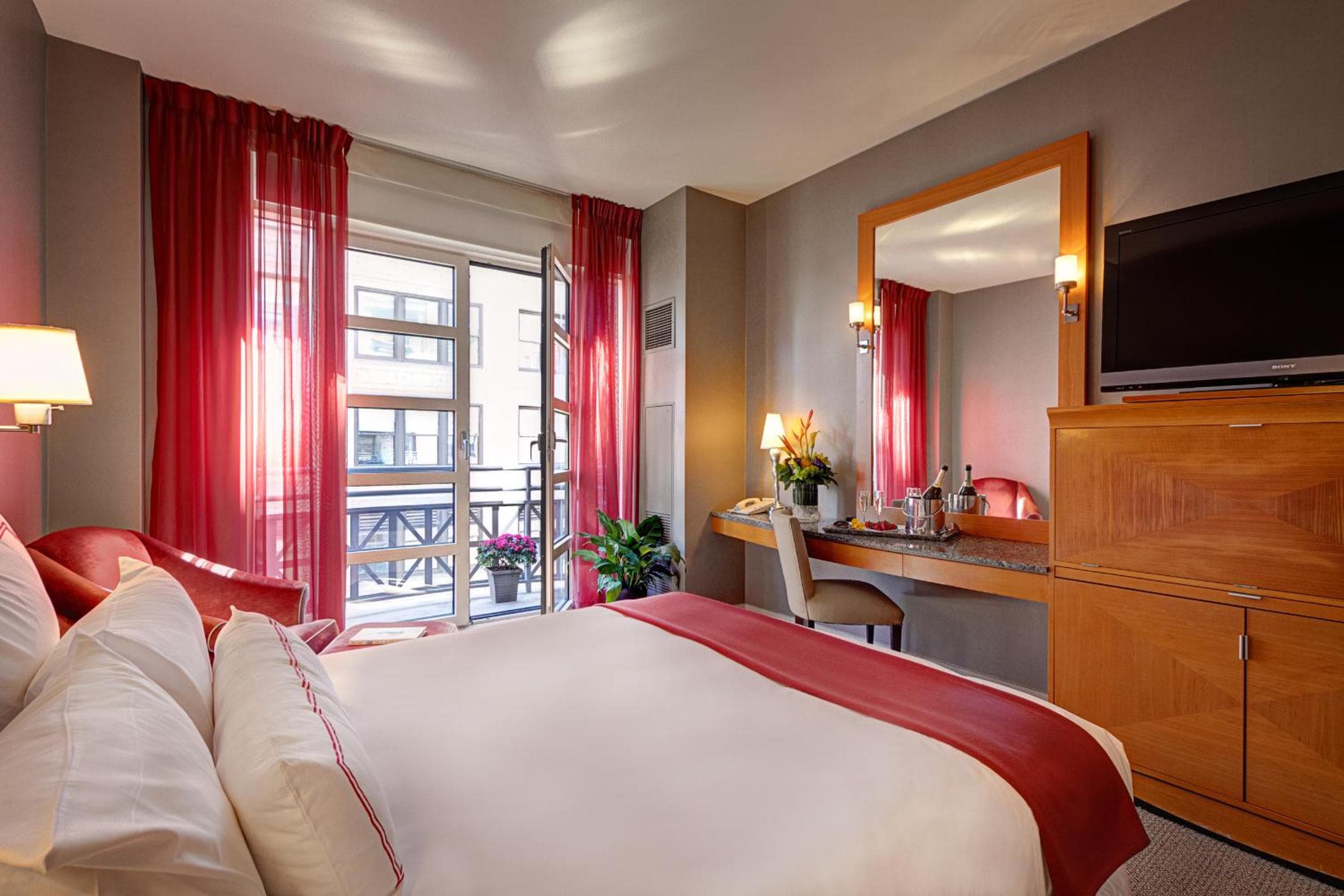 Hotel Giraffe by Library Hotel Collection — 24