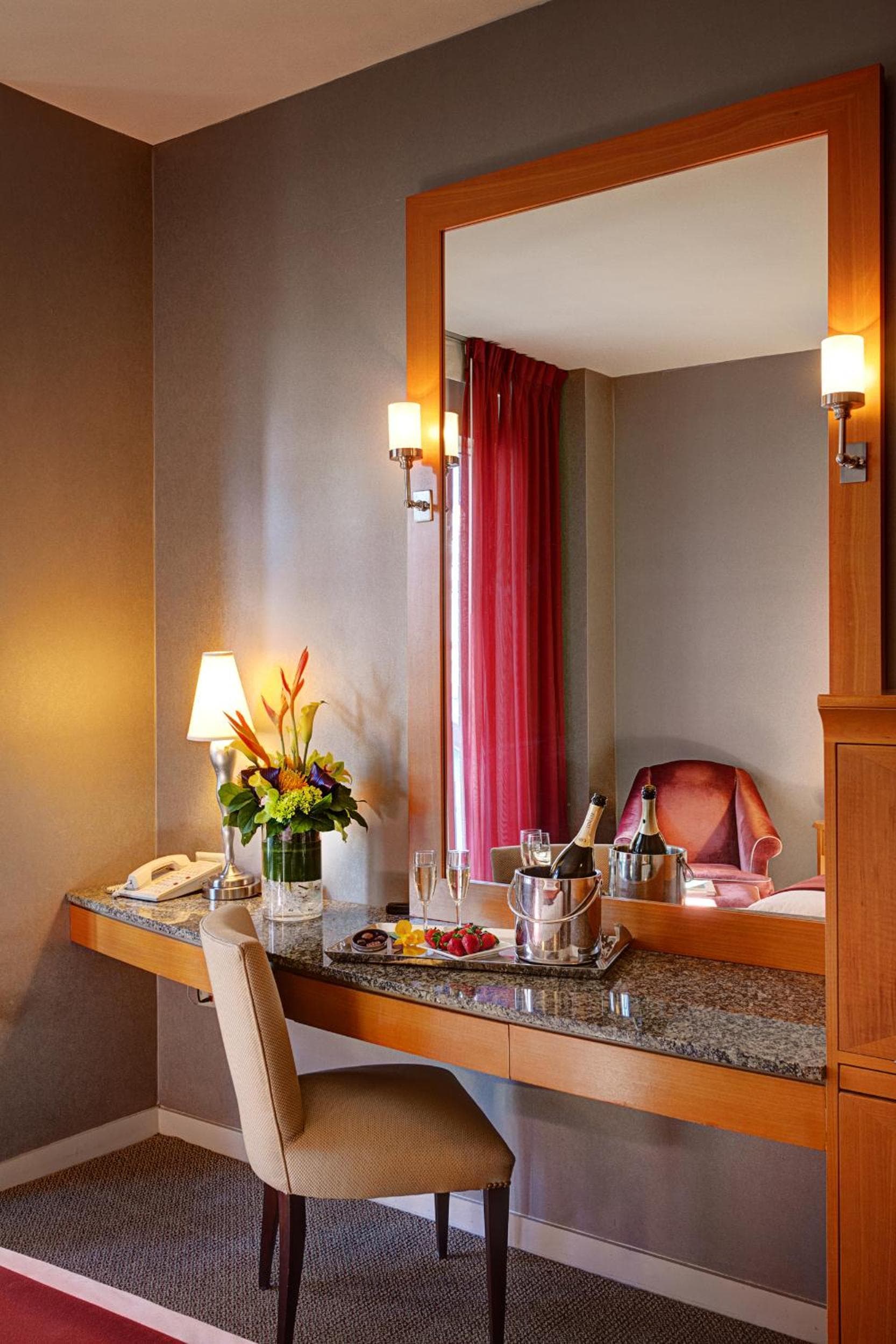 Hotel Giraffe by Library Hotel Collection — 5