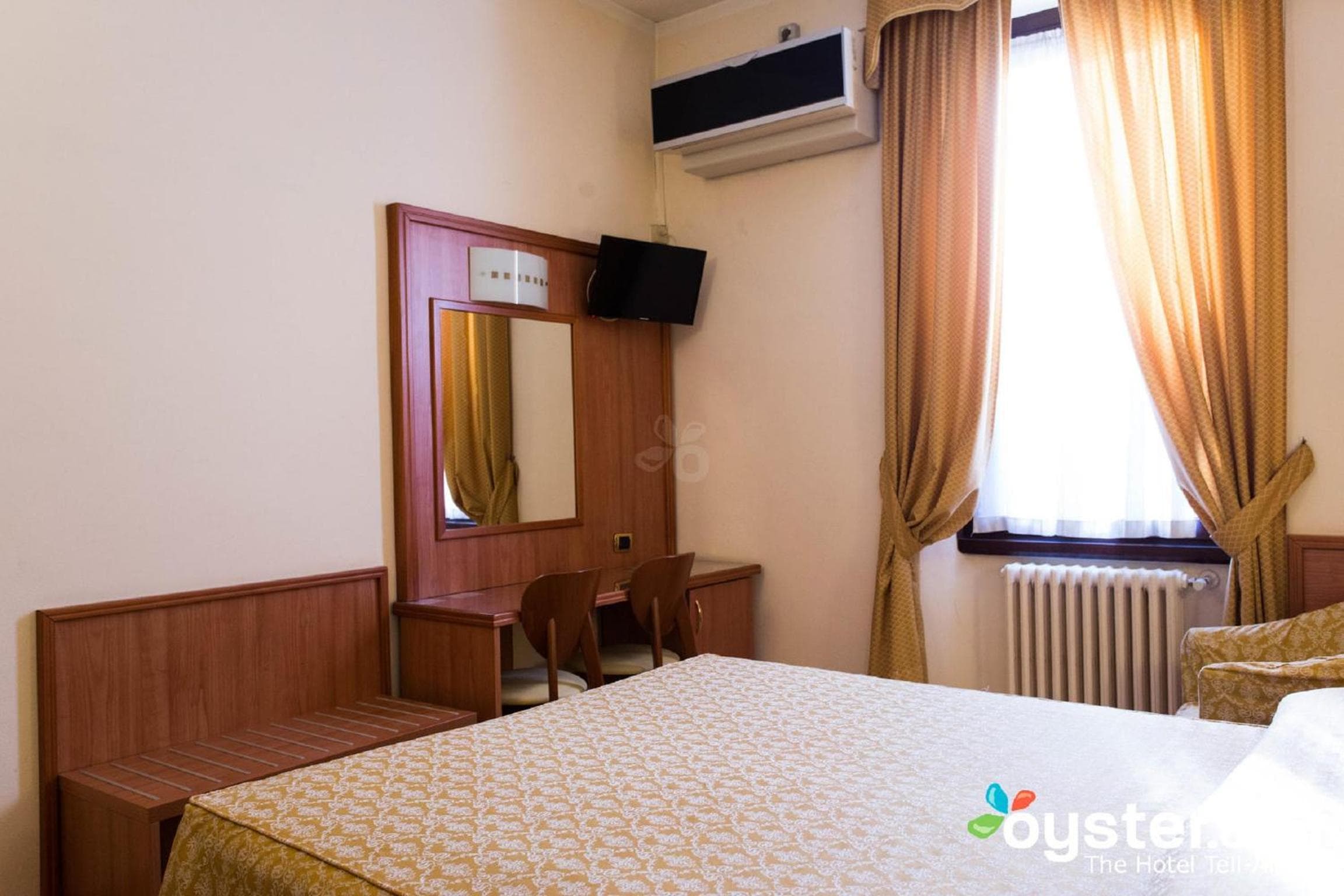 Pequeño hotel — 11