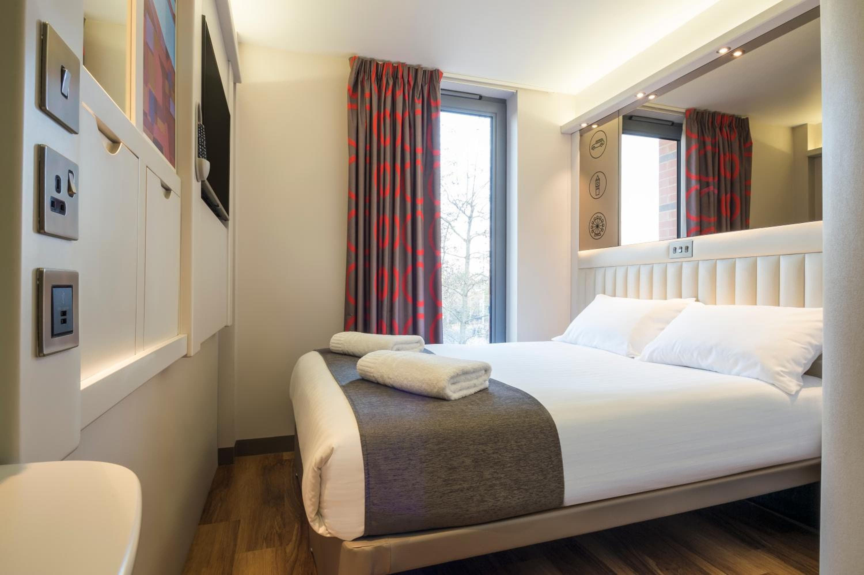 Punto A Hotel Londra Canary Wharf — 22