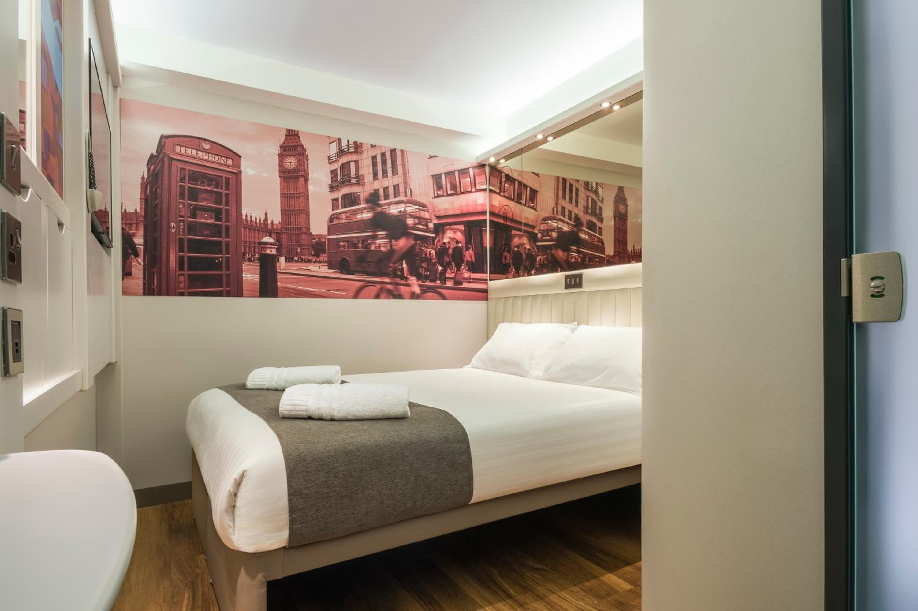 Punto A Hotel Londra Canary Wharf — 14
