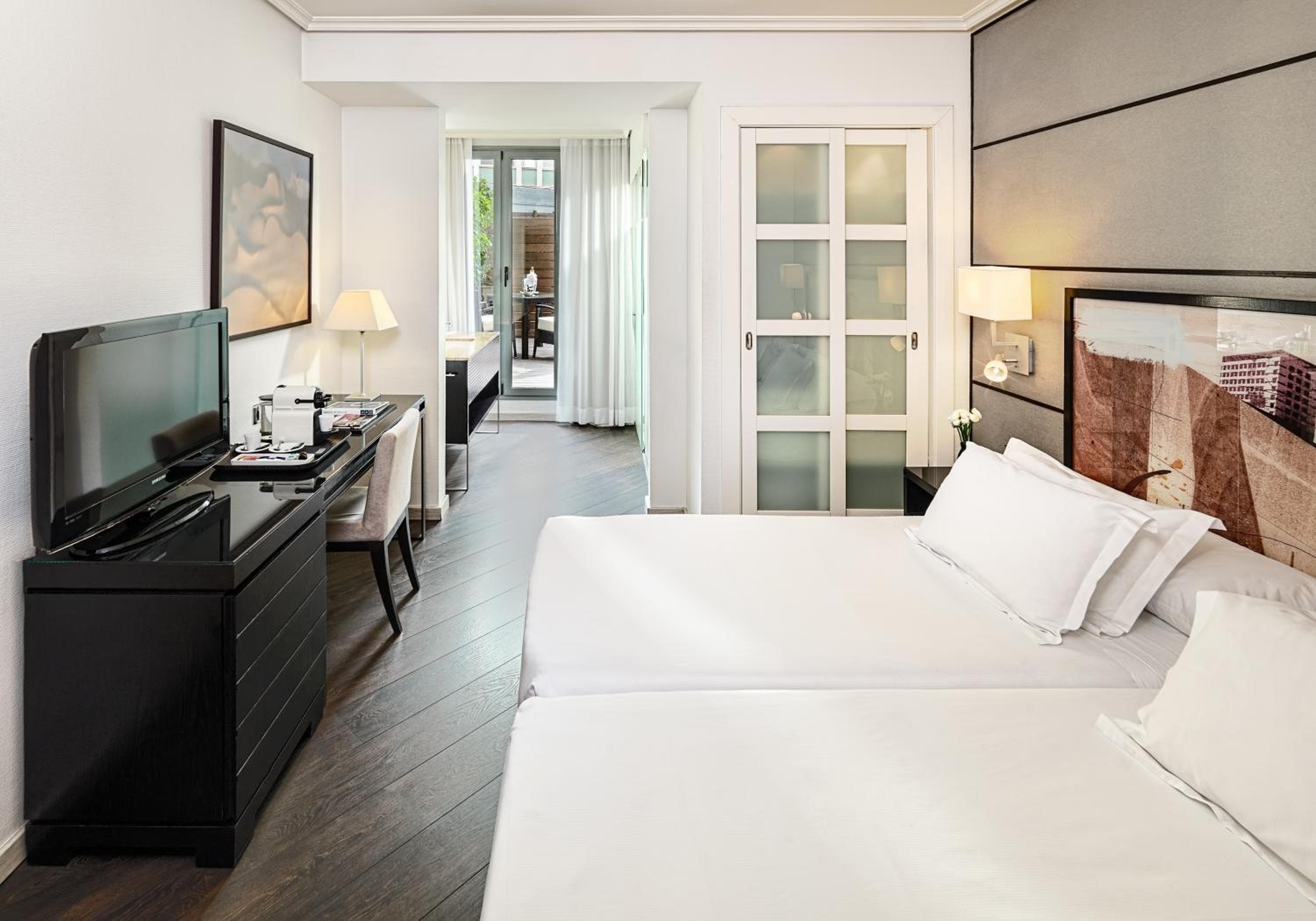 H10 Universitat — 11