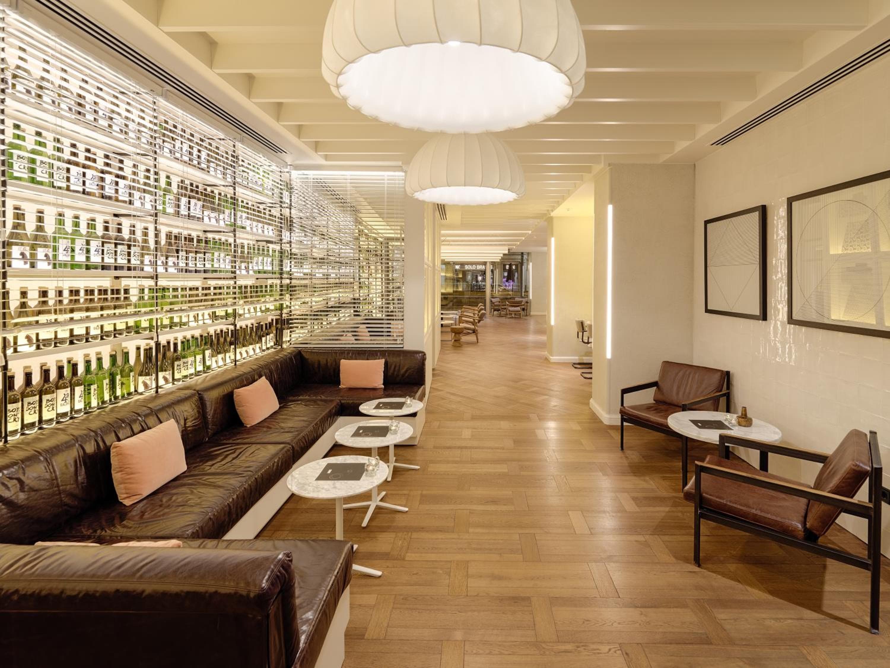 H10 Universitat — 30