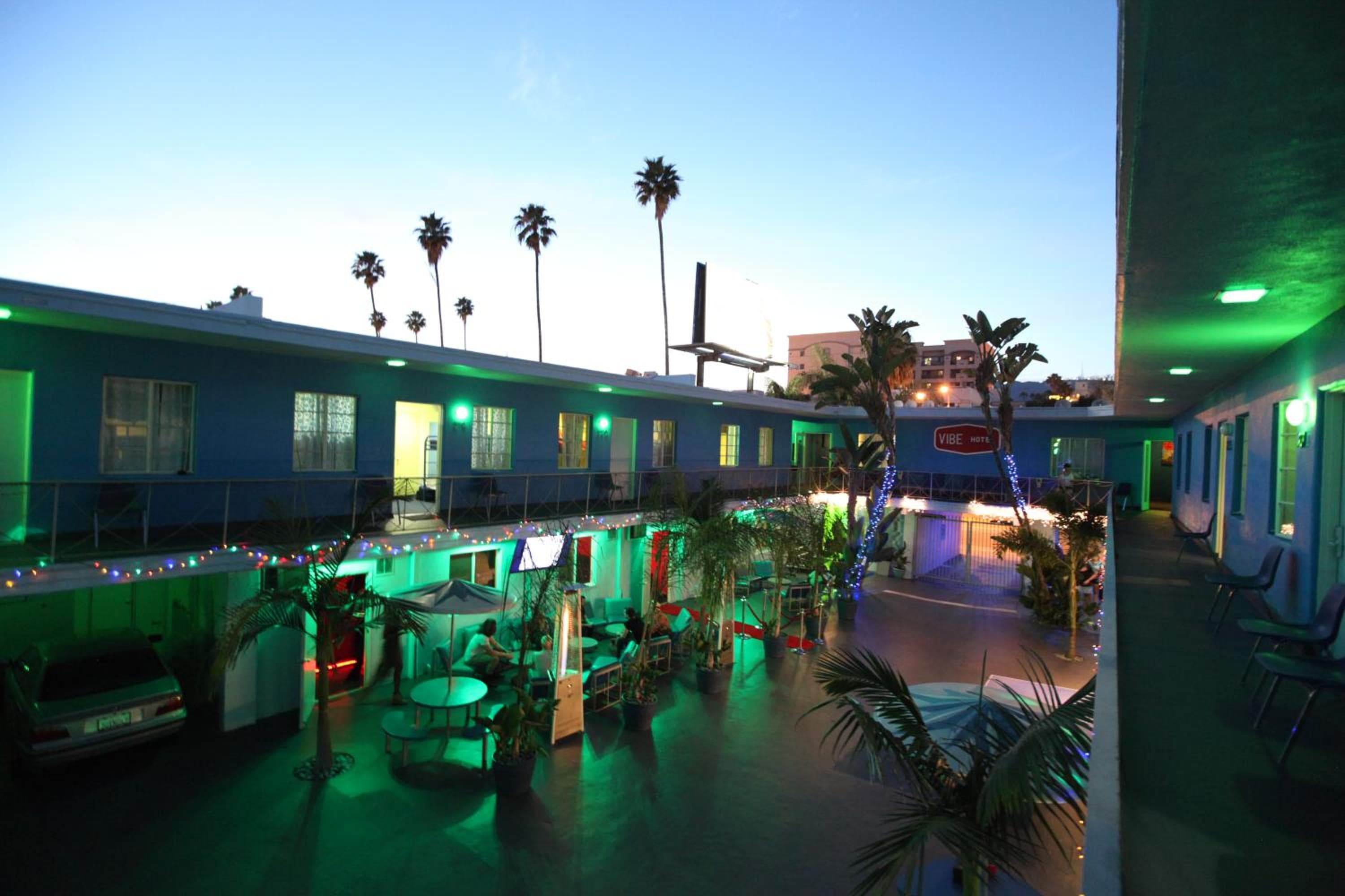 Banana Bungalow Hollywood Hotel & Hostel — 2