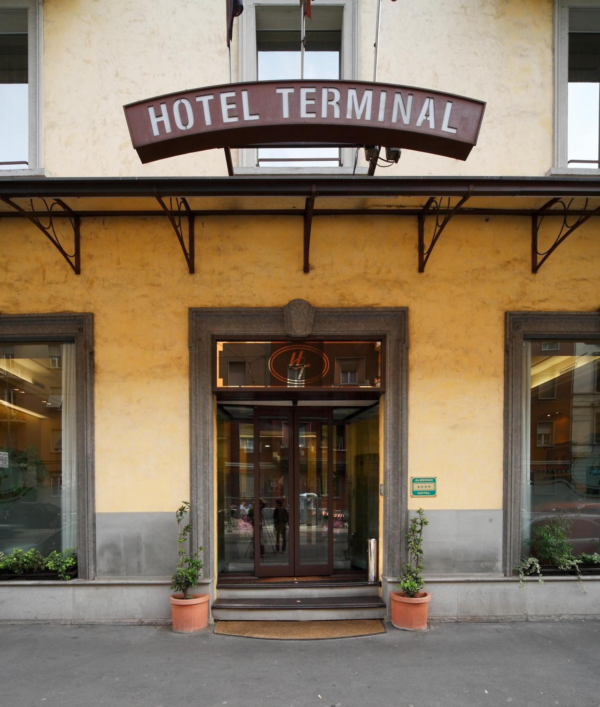 Hotel Terminal — 1