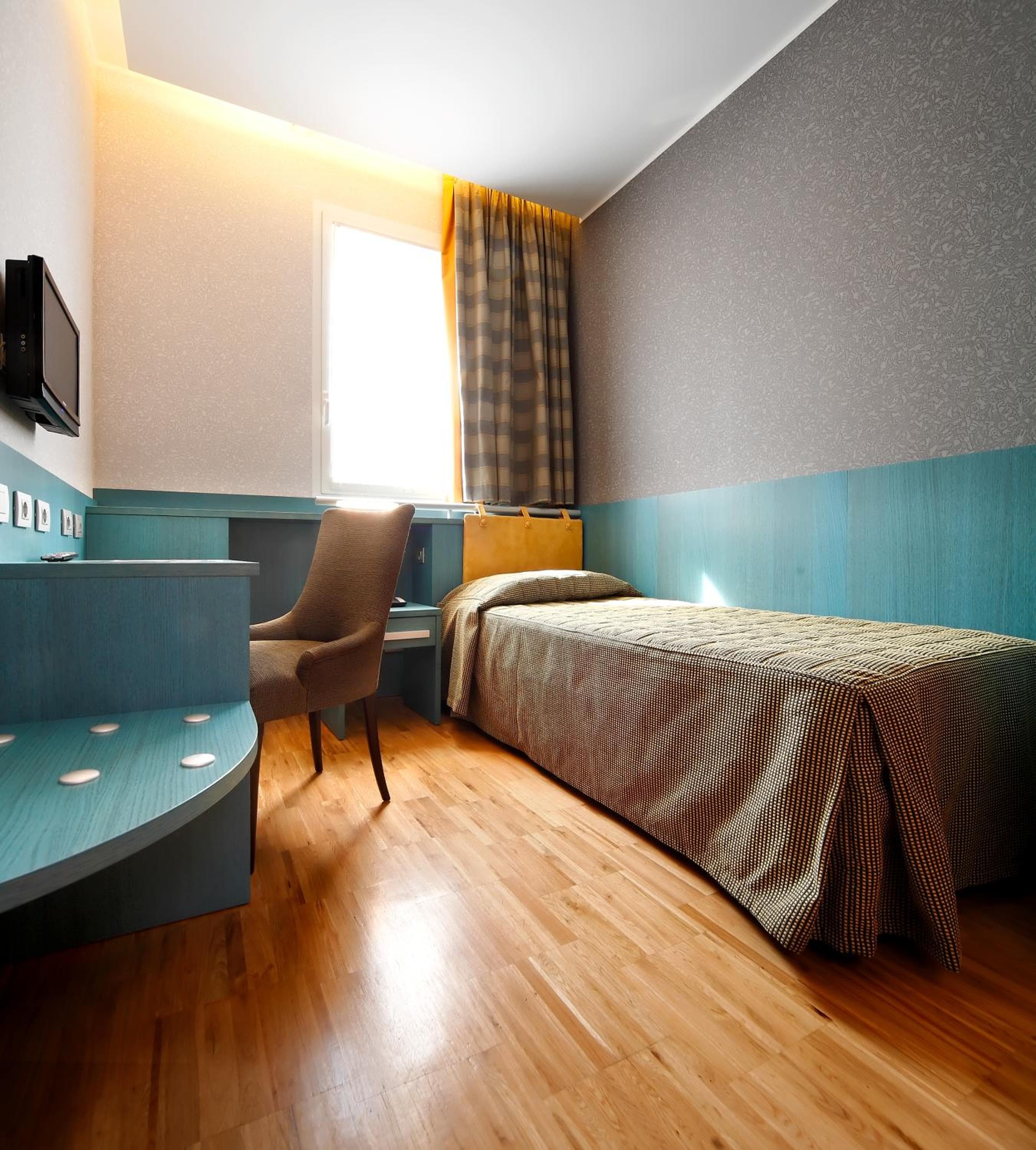 Hotel Terminal — 6