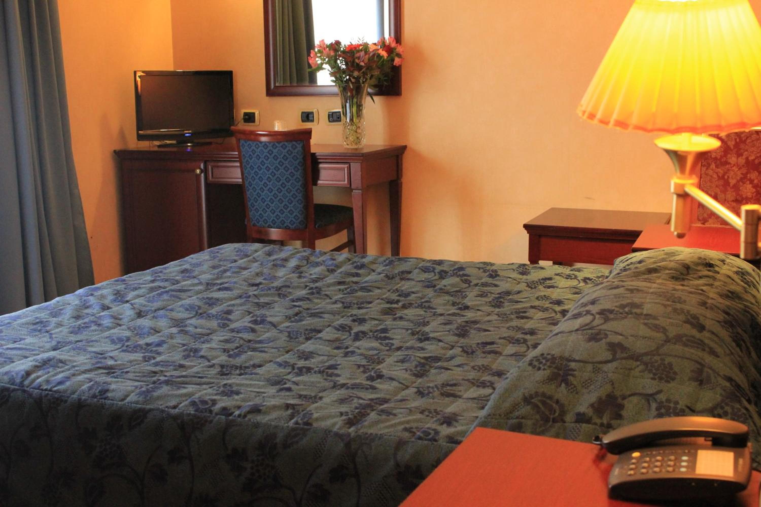 Hotel Terminal — 27