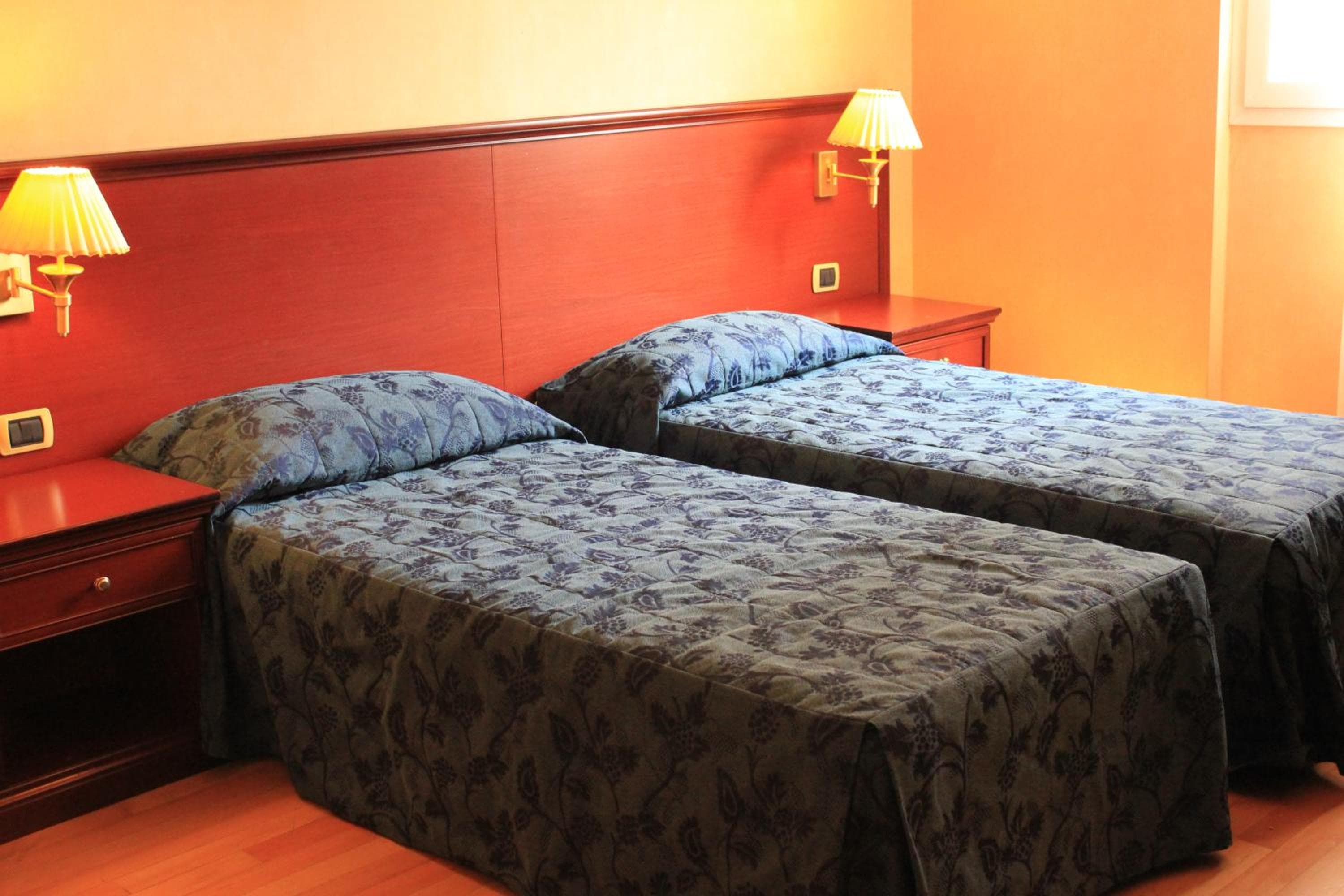 Hotel Terminal — 17
