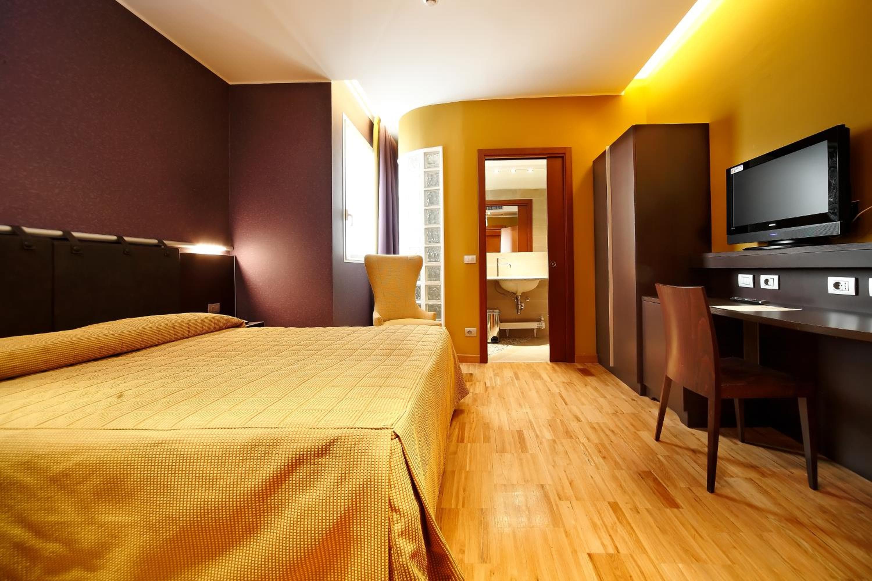 Hotel Terminal — 22