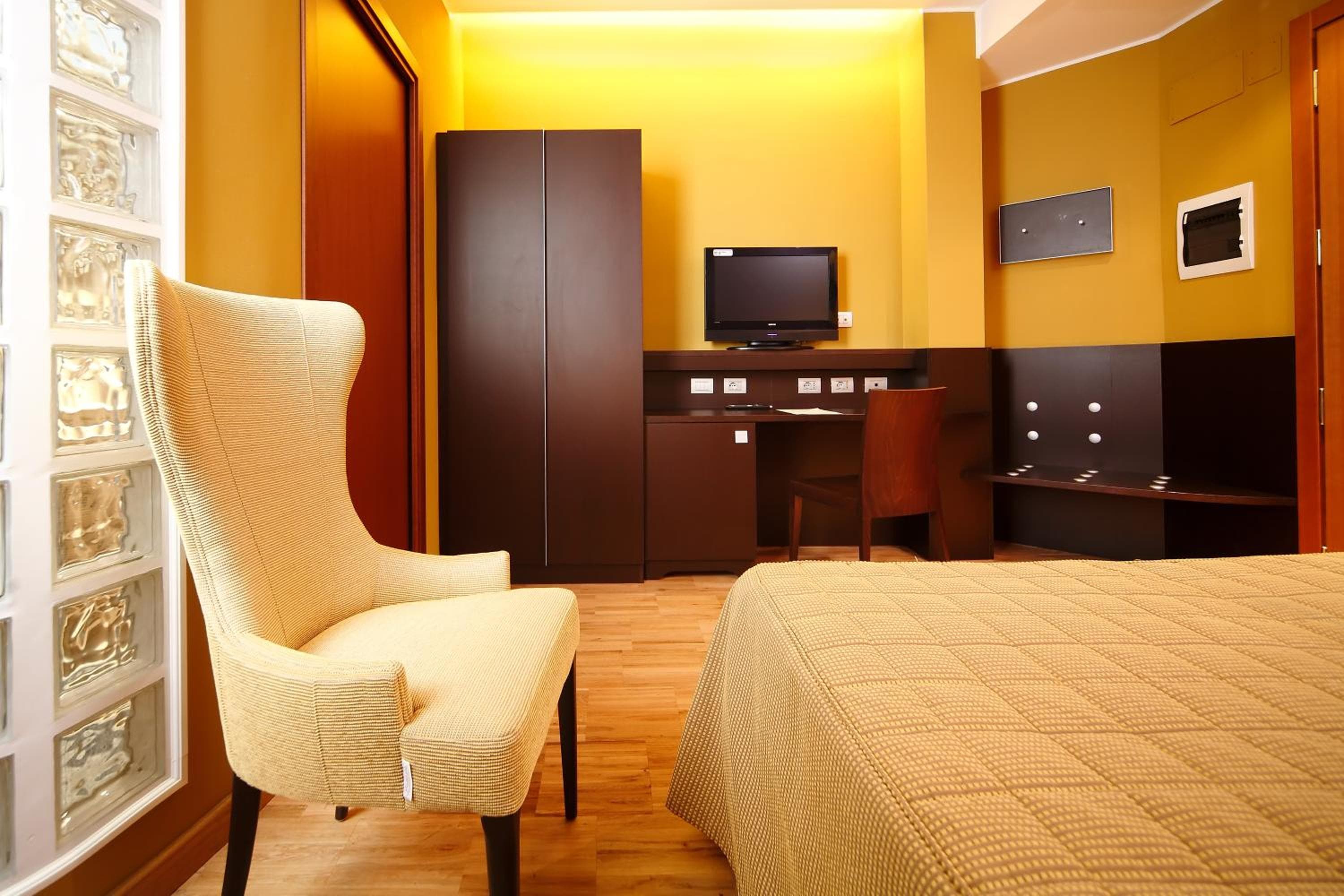 Hotel Terminal — 10