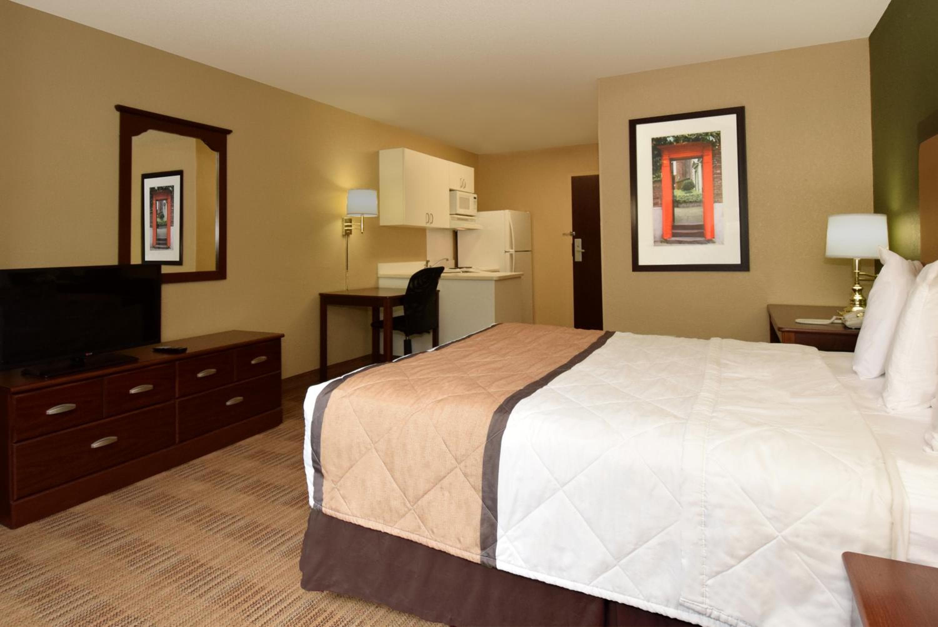 Extended Stay America Select Suites - Tampa - North - USF - Attractions — 9