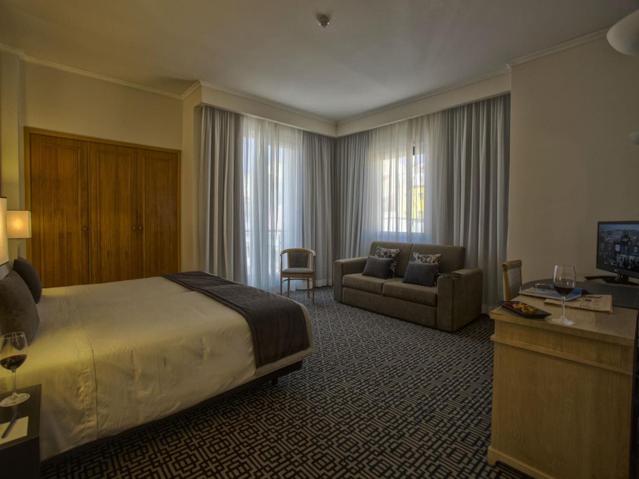 Hotel Mundial — 30