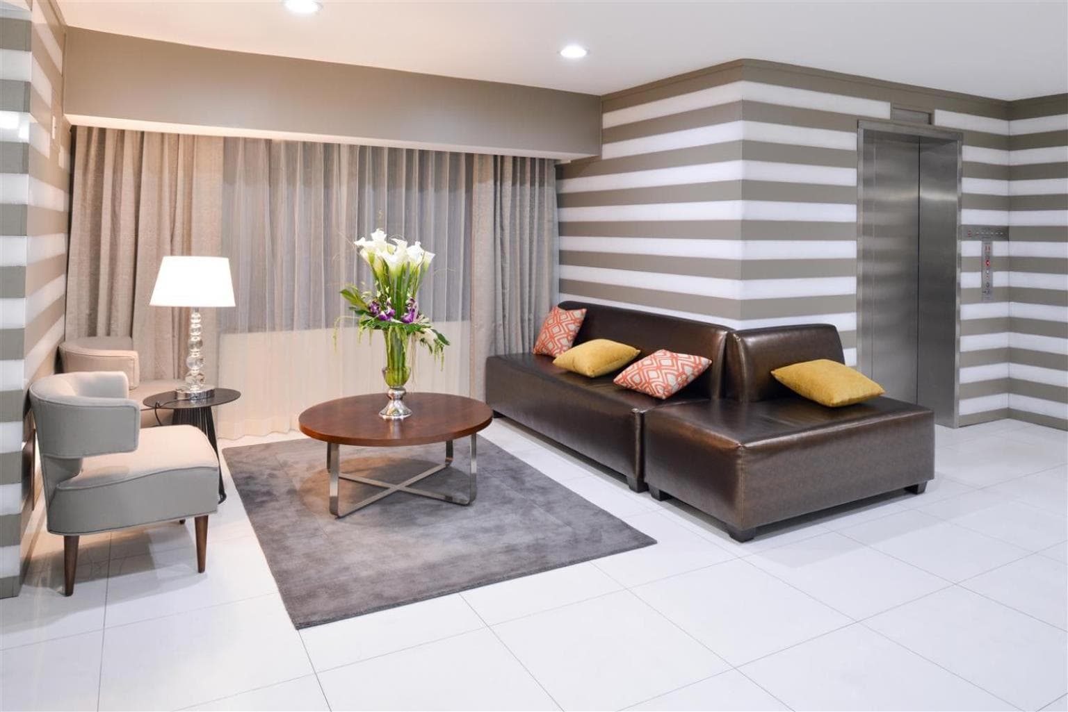 Best Western Plus LA Mid-Town Hotel — 20