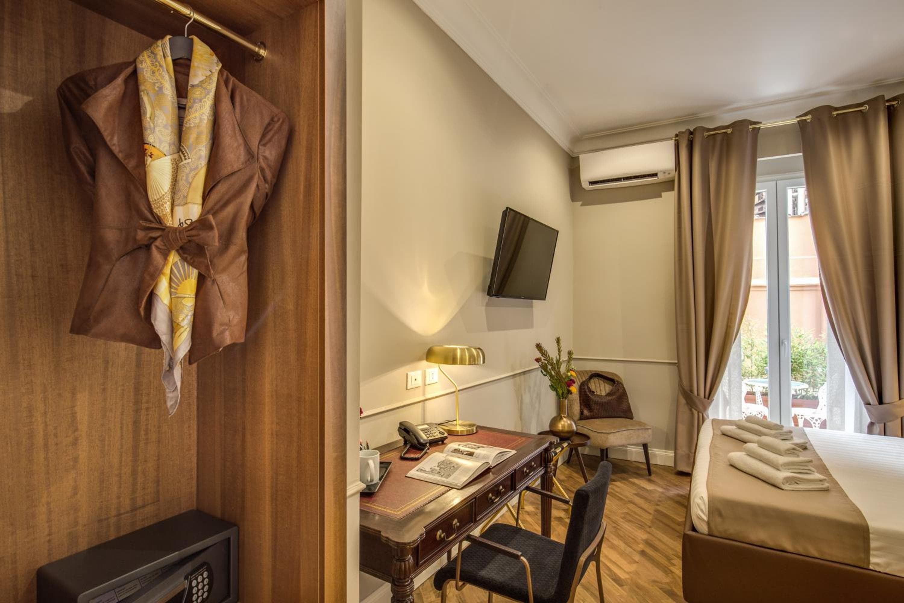 Charme Spagna Boutique Hotel — 23