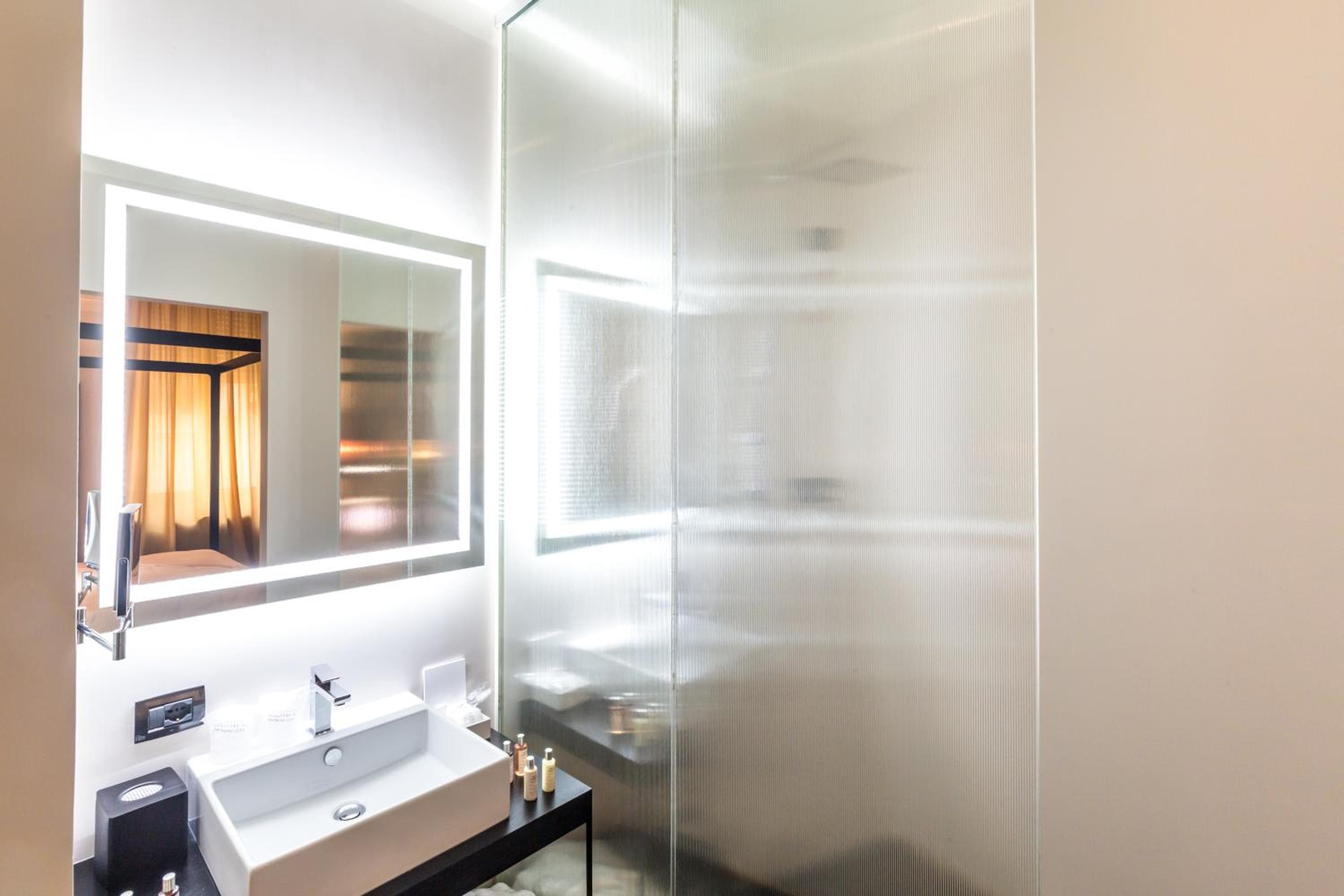 Das H'All Tailor Suite Rom — 17