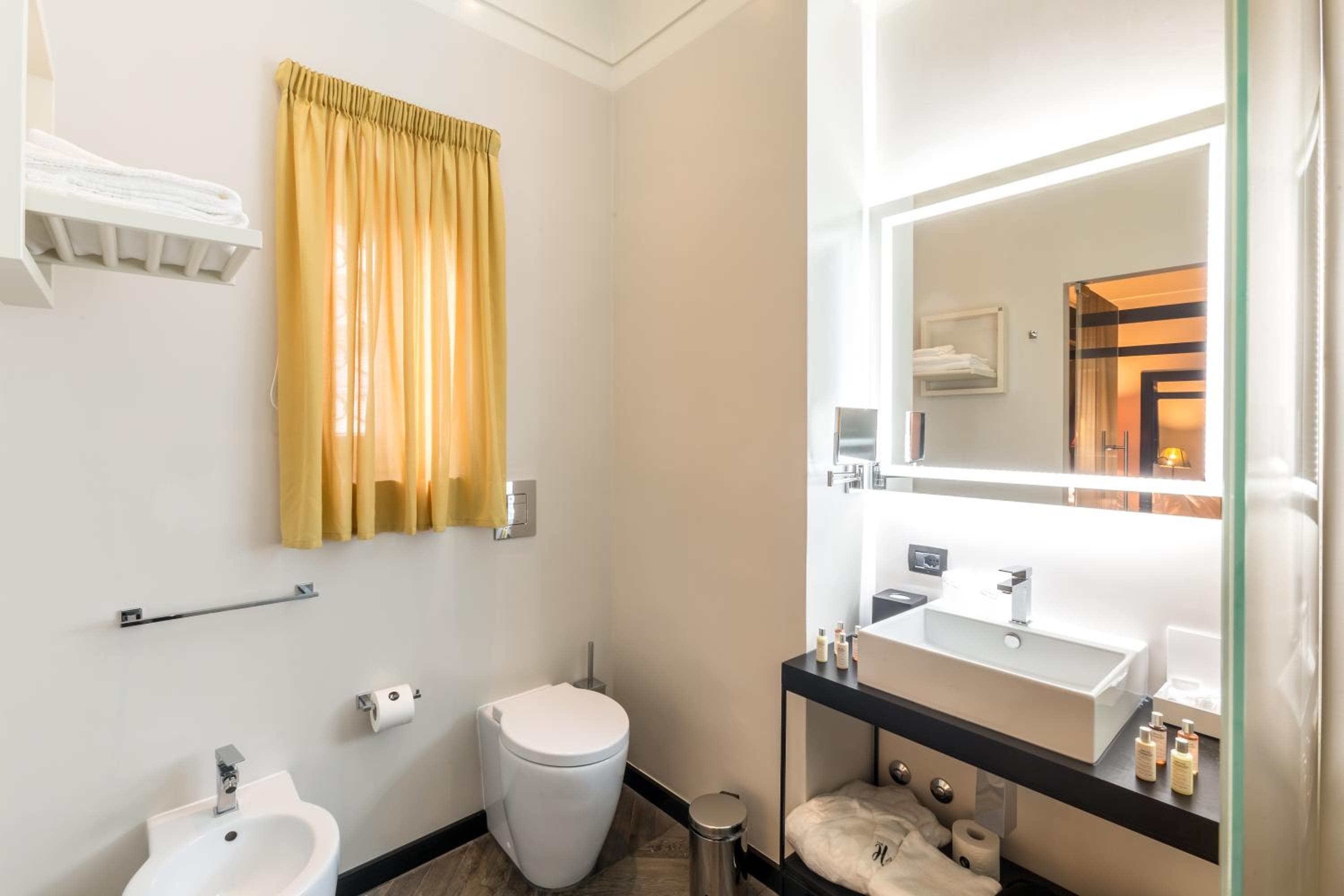 Das H'All Tailor Suite Rom — 16