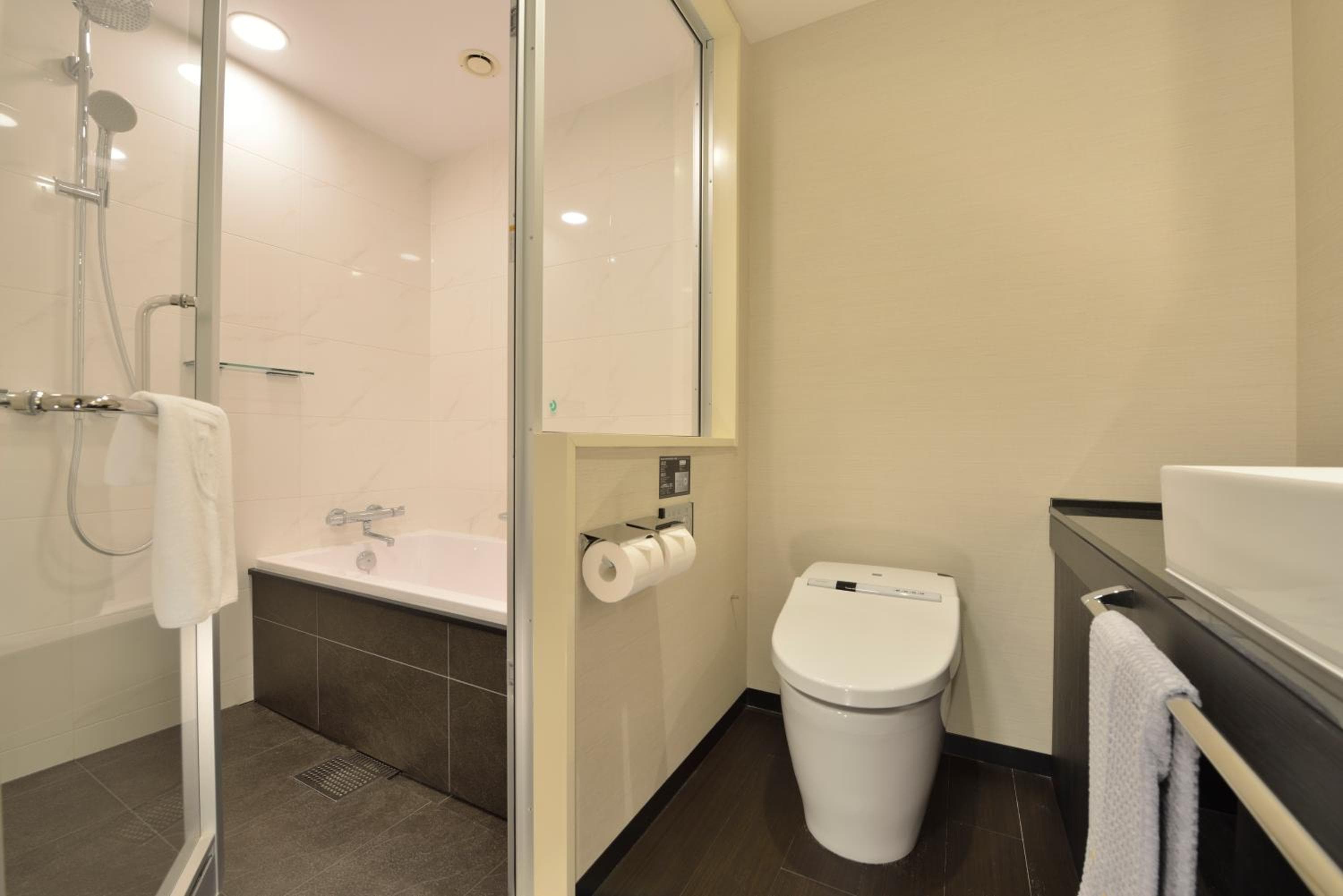 The Royal Park Hotel Tokyo Haneda Airport Terminal 3 hotel, Ota-ku Haneda Airport 2-6-5, Tokyo, Japan — photo 5