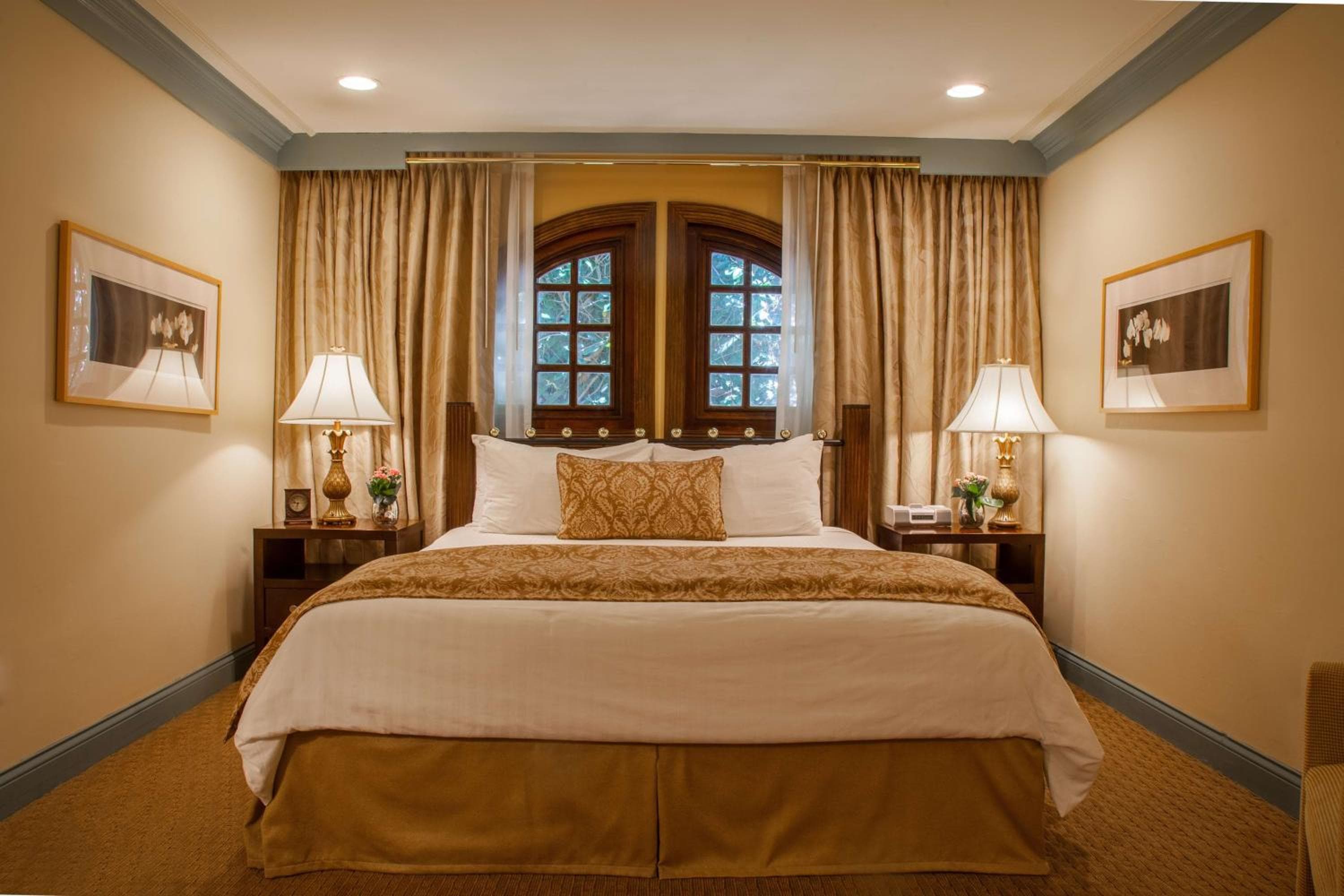 Best Western Plus Sunset Plaza Hotel — 11